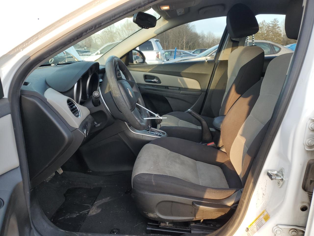 2015 Chevrolet Cruze Ls White vin: 1G1PA5SH1F7236726