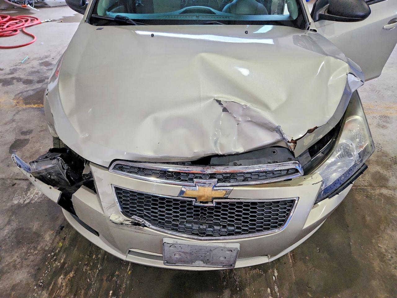 2013 Chevrolet Cruze Ls Gold vin: 1G1PA5SH2D7122571
