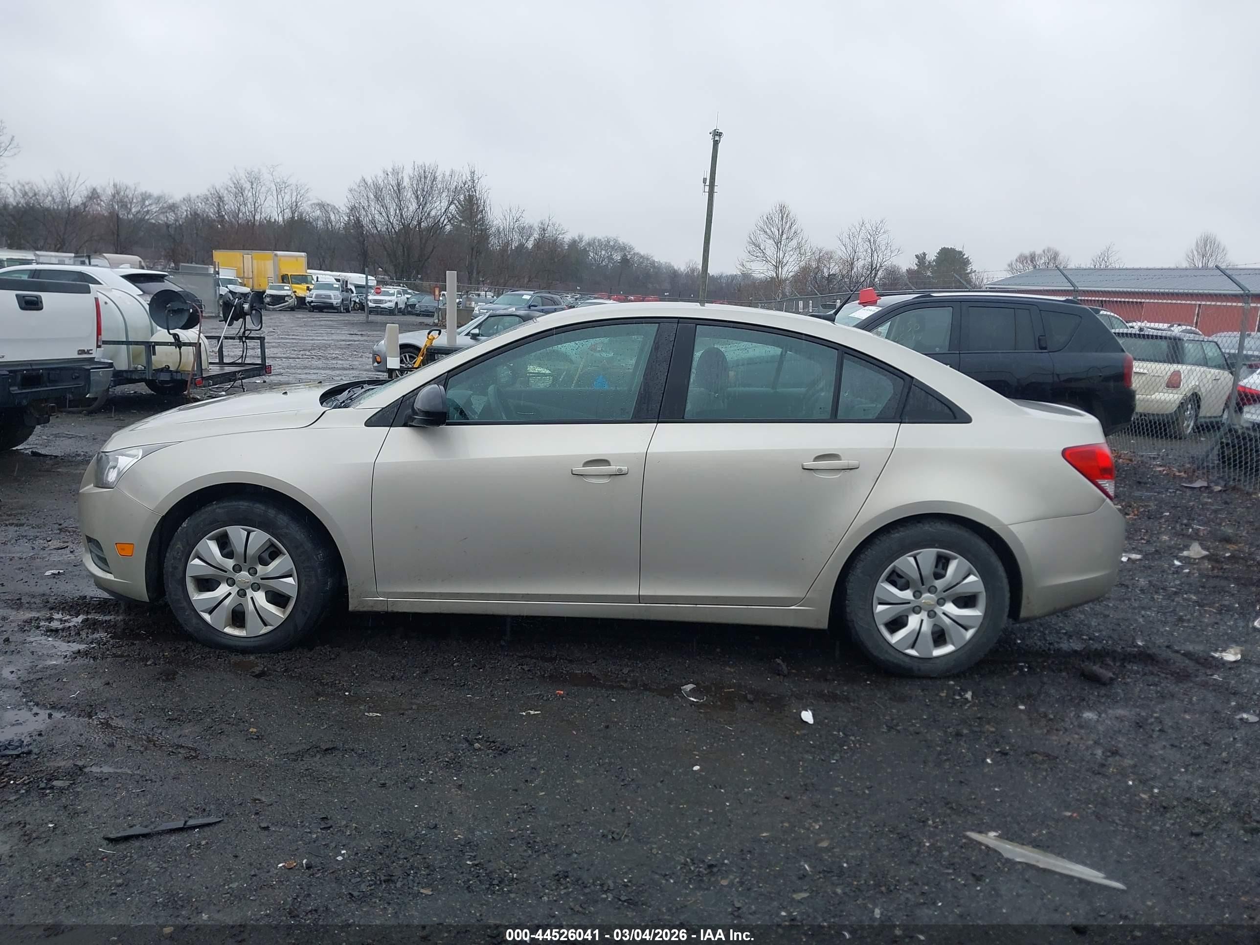 2014 Chevrolet Cruze Ls Auto Бежевый vin: 1G1PA5SH2E7126203