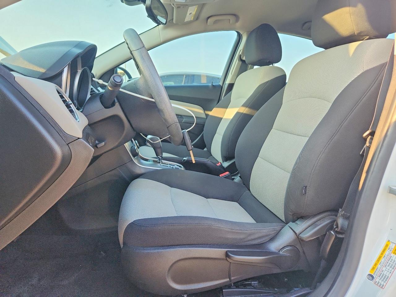 2014 Chevrolet Cruze Ls White vin: 1G1PA5SH2E7233364