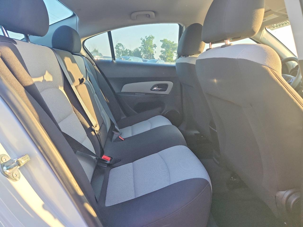 2014 Chevrolet Cruze Ls White vin: 1G1PA5SH2E7233364