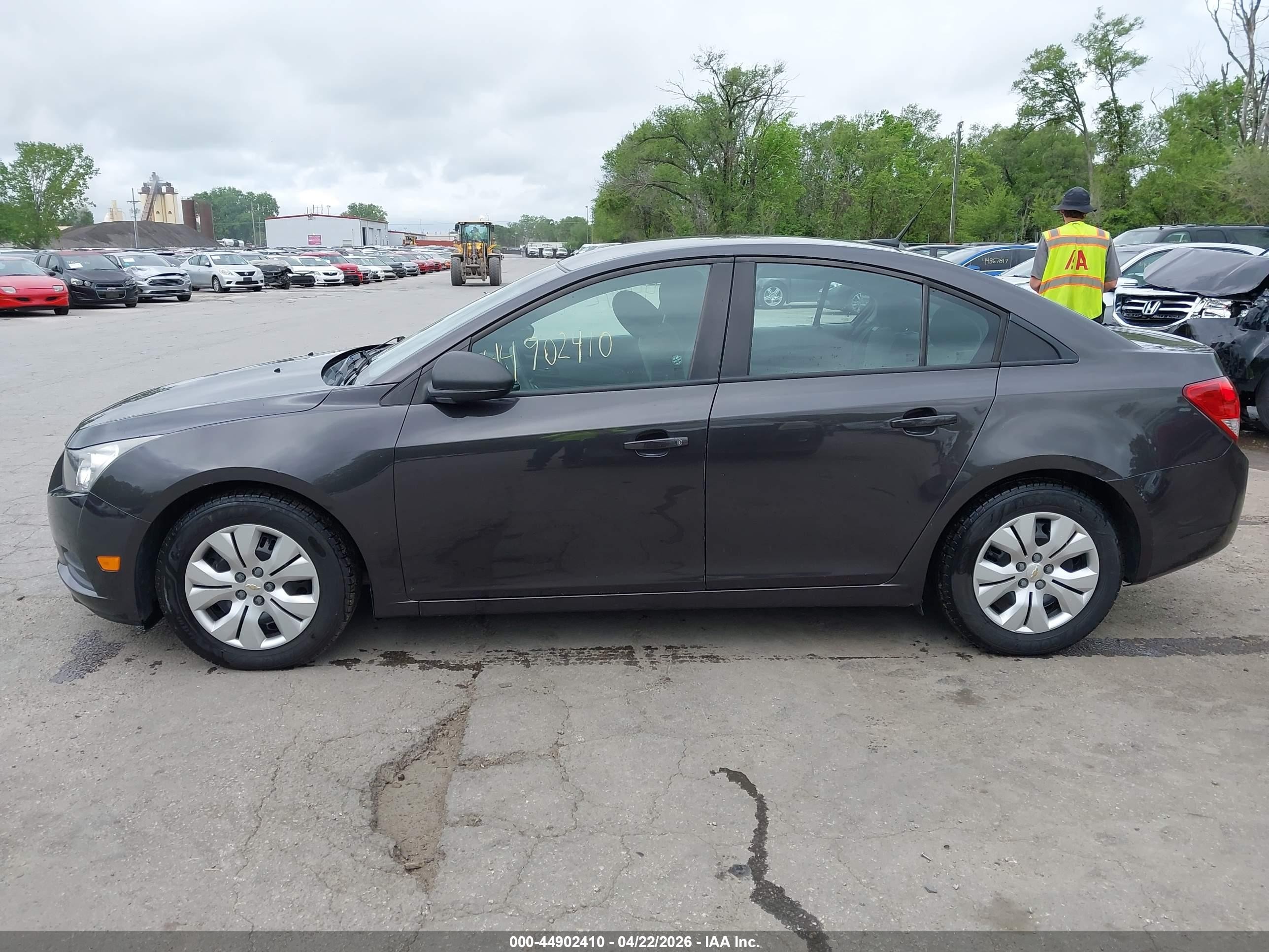 2014 Chevrolet Cruze Ls Auto Серый vin: 1G1PA5SH2E7234885