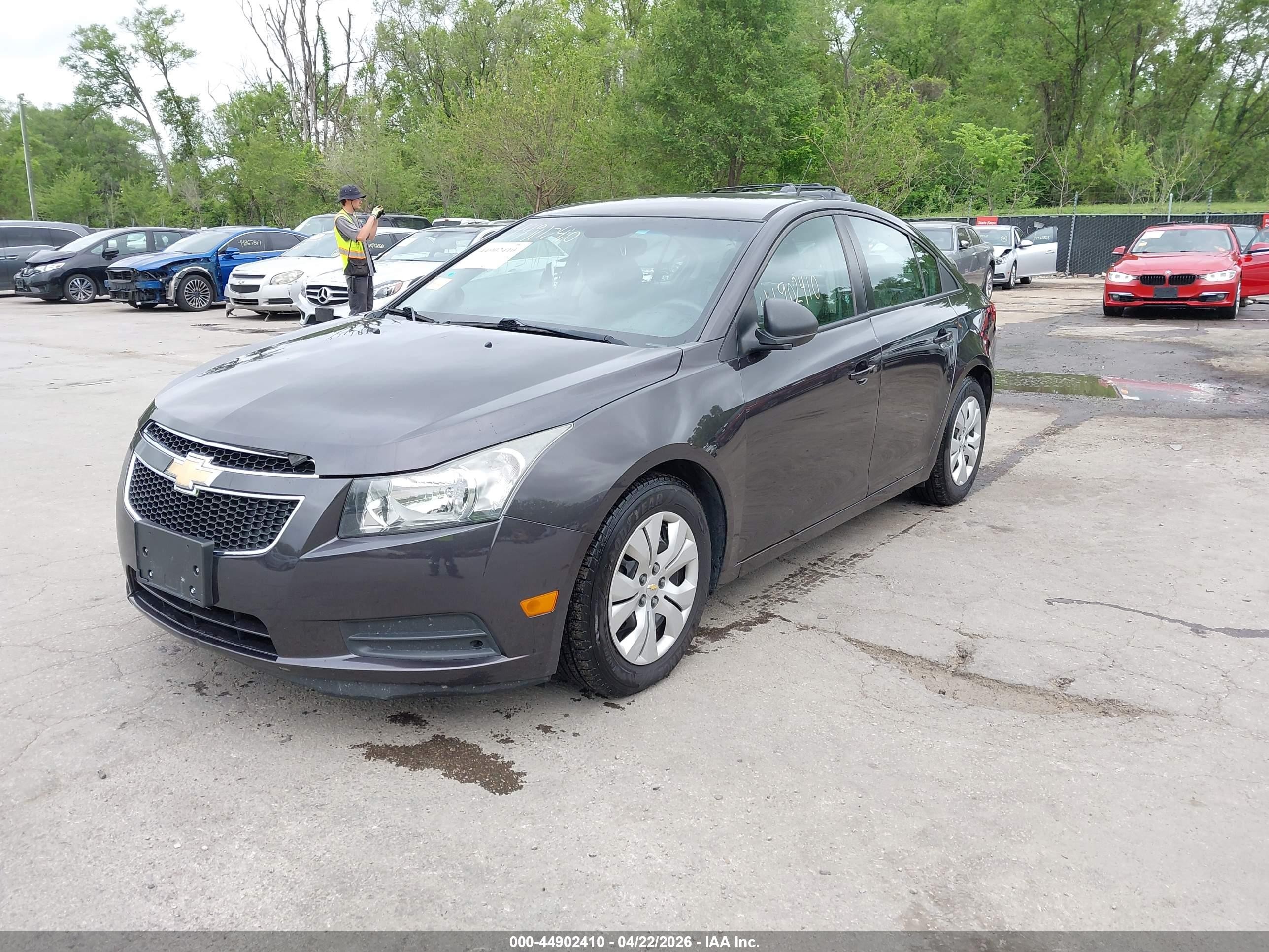 2014 Chevrolet Cruze Ls Auto Серый vin: 1G1PA5SH2E7234885