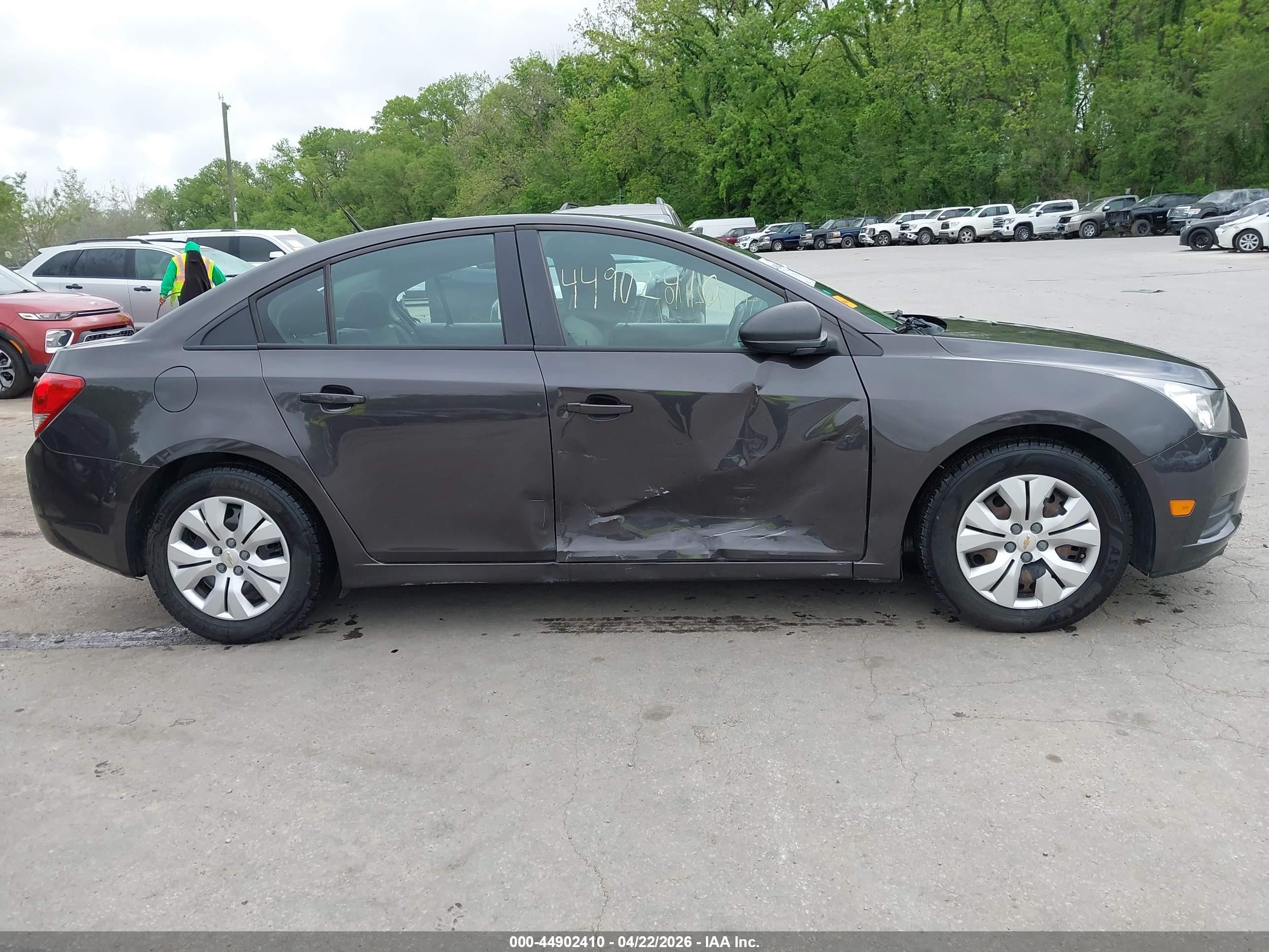 2014 Chevrolet Cruze Ls Auto Серый vin: 1G1PA5SH2E7234885