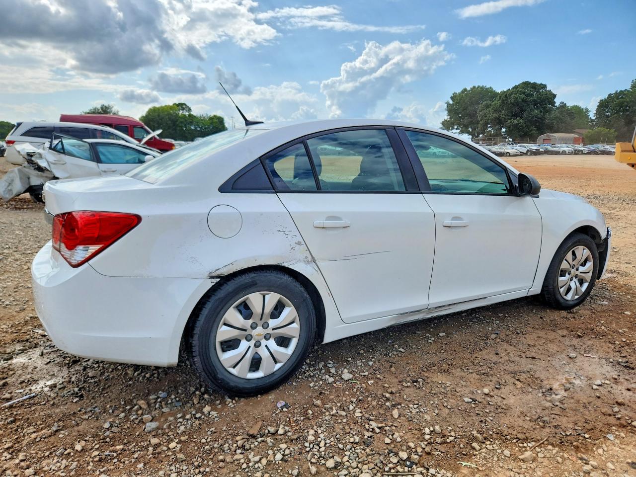 2014 Chevrolet Cruze Ls White vin: 1G1PA5SH2E7401598