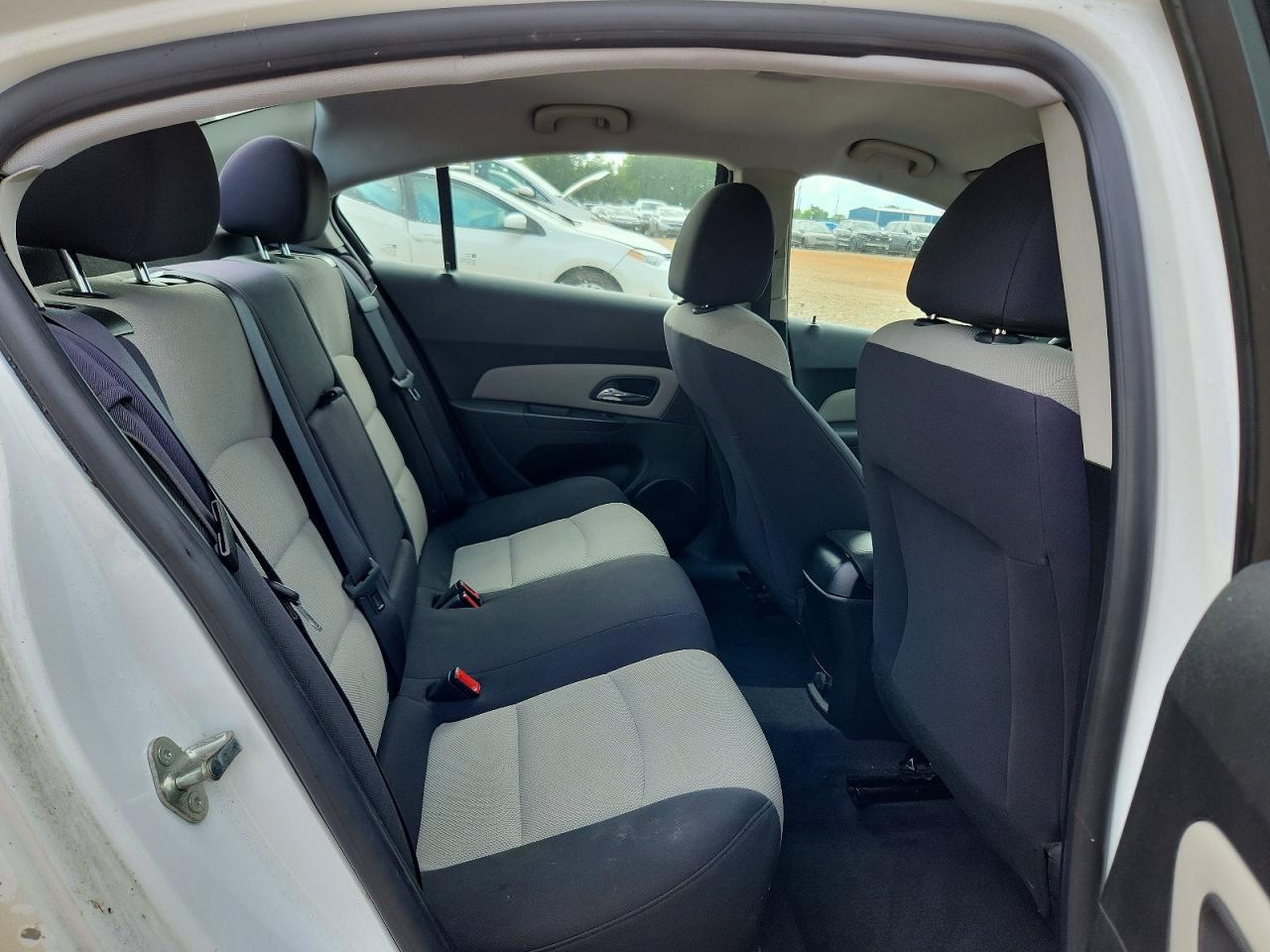2014 Chevrolet Cruze Ls White vin: 1G1PA5SH2E7401598
