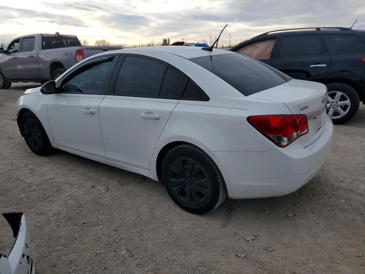 2014 Chevrolet Cruze Ls White vin: 1G1PA5SH2E7482702