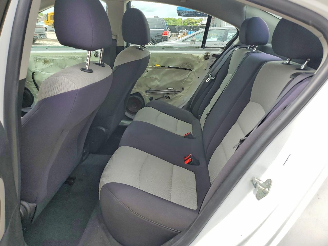 2015 Chevrolet Cruze Ls Белый vin: 1G1PA5SH2F7140958