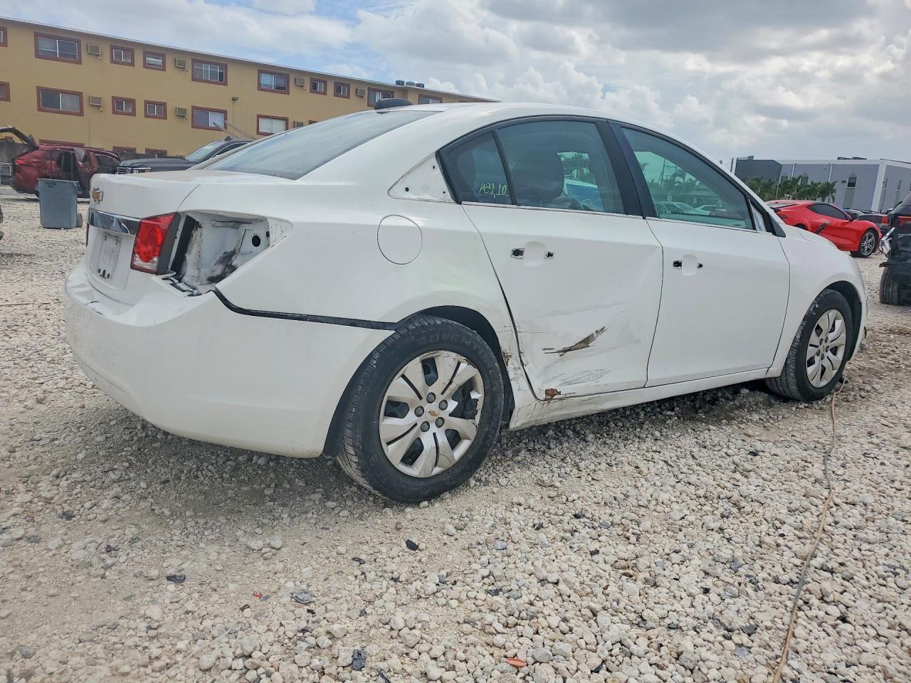 2015 Chevrolet Cruze Ls Белый vin: 1G1PA5SH2F7140958