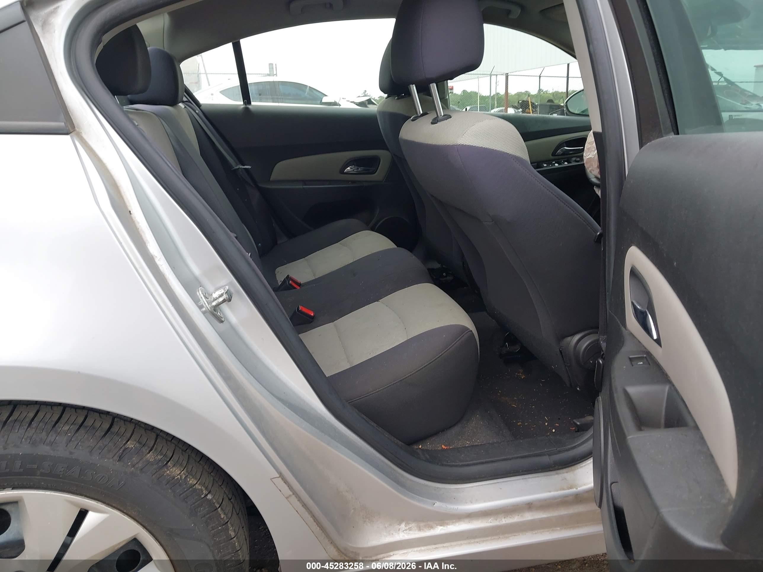 2015 Chevrolet Cruze Ls Auto Silver vin: 1G1PA5SH2F7145951