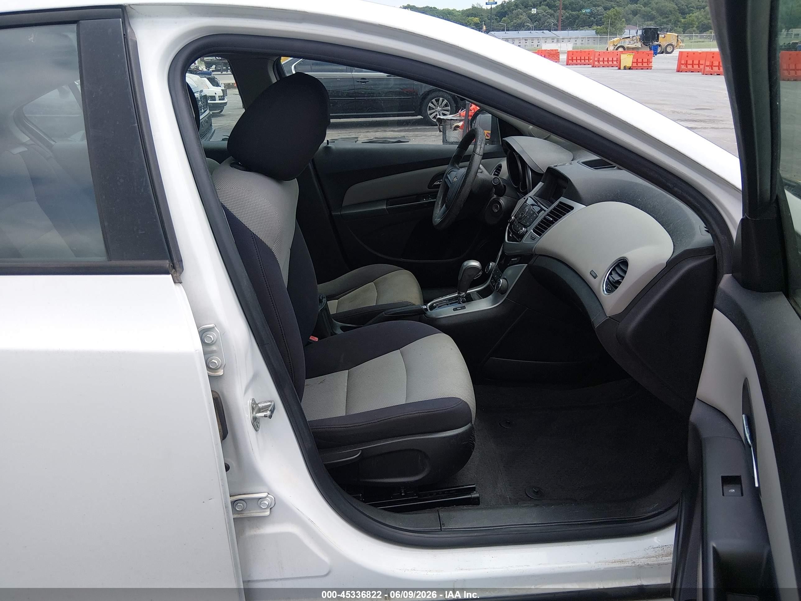 2013 Chevrolet Cruze Ls Auto White vin: 1G1PA5SH3D7124412