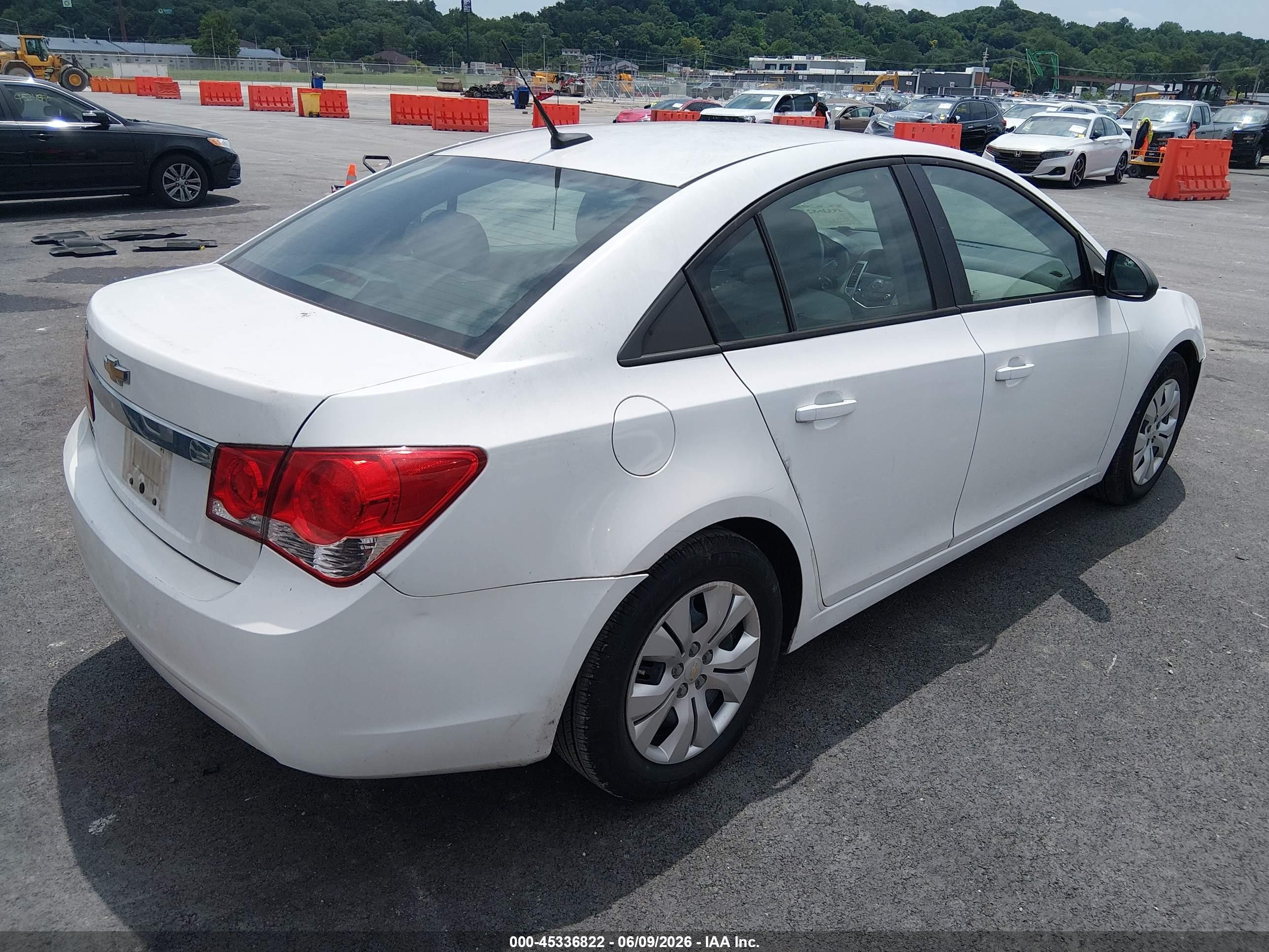 2013 Chevrolet Cruze Ls Auto White vin: 1G1PA5SH3D7124412