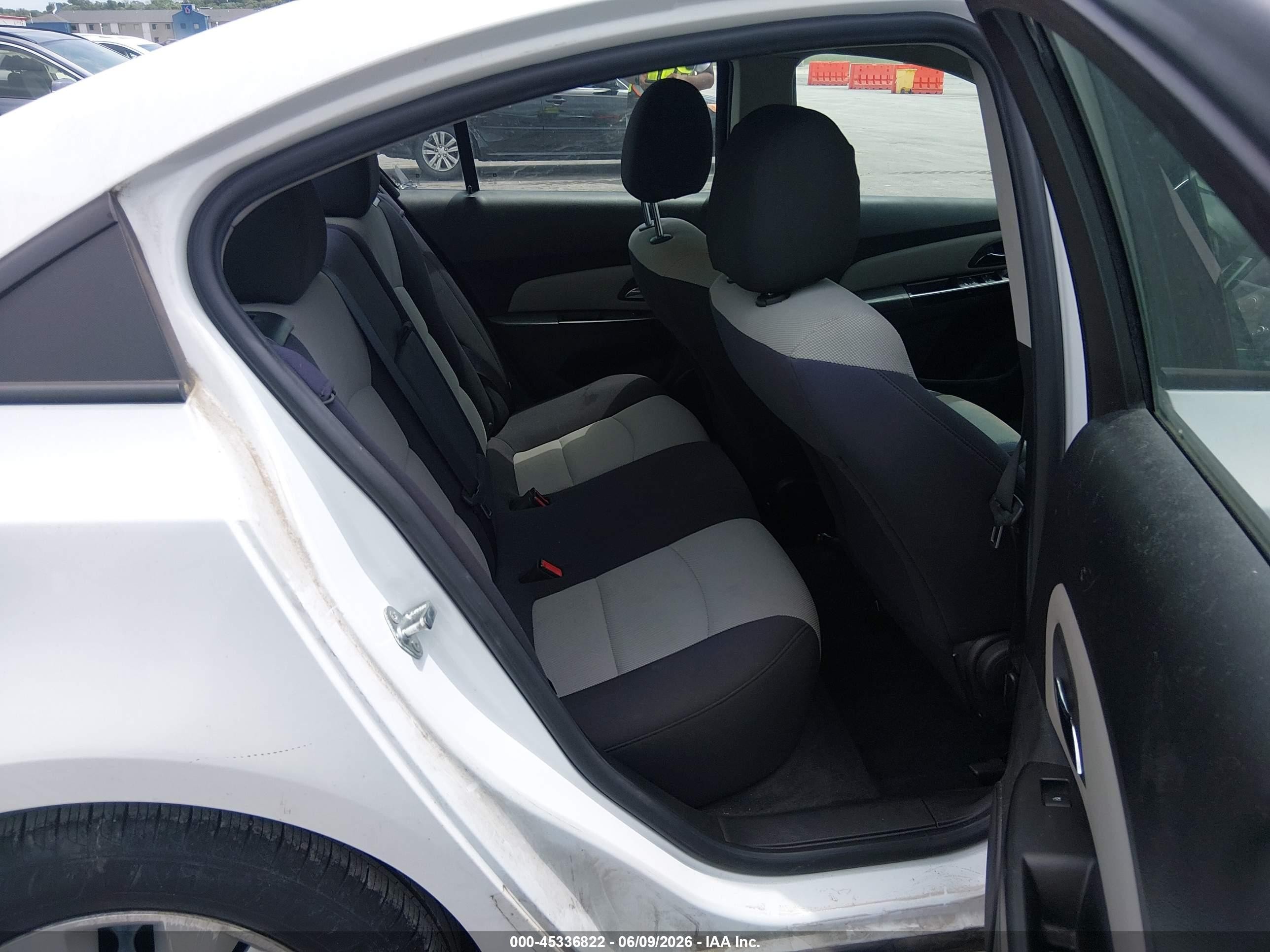 2013 Chevrolet Cruze Ls Auto White vin: 1G1PA5SH3D7124412
