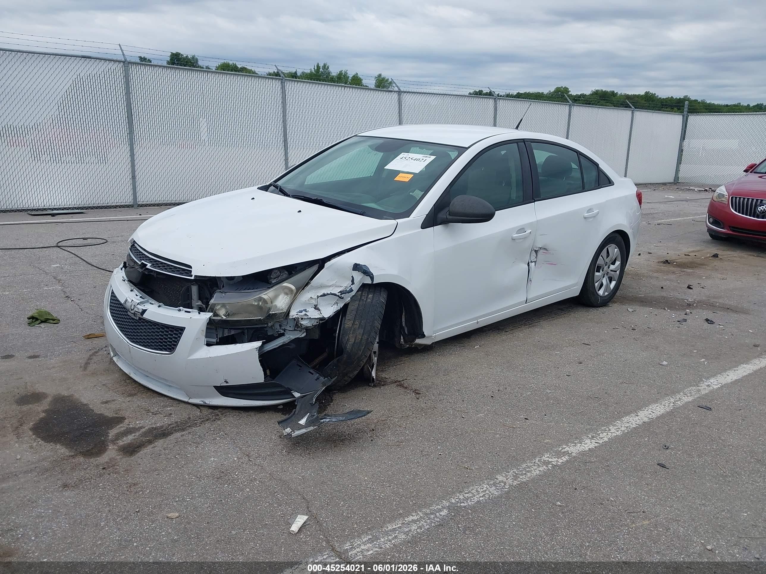2013 Chevrolet Cruze Ls Auto White vin: 1G1PA5SH3D7153957