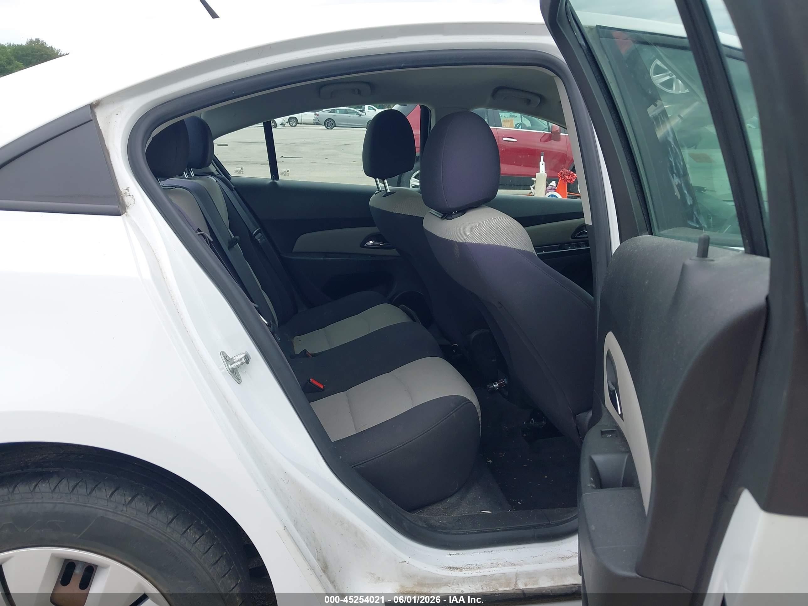 2013 Chevrolet Cruze Ls Auto White vin: 1G1PA5SH3D7153957