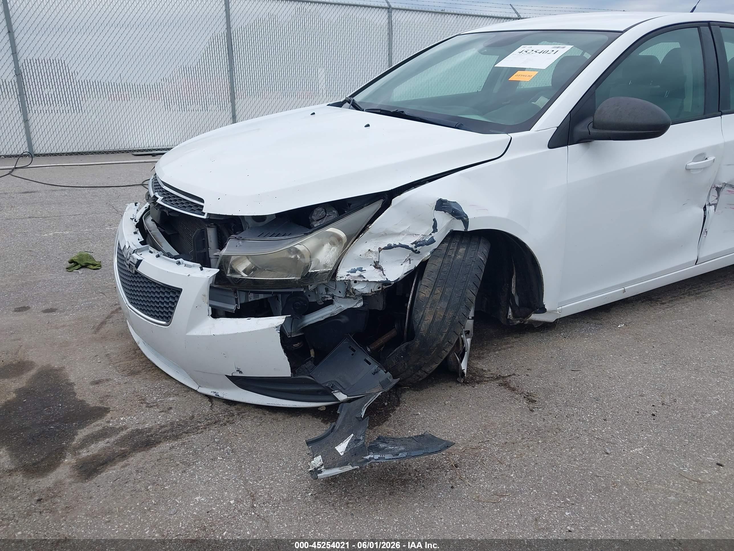 2013 Chevrolet Cruze Ls Auto White vin: 1G1PA5SH3D7153957