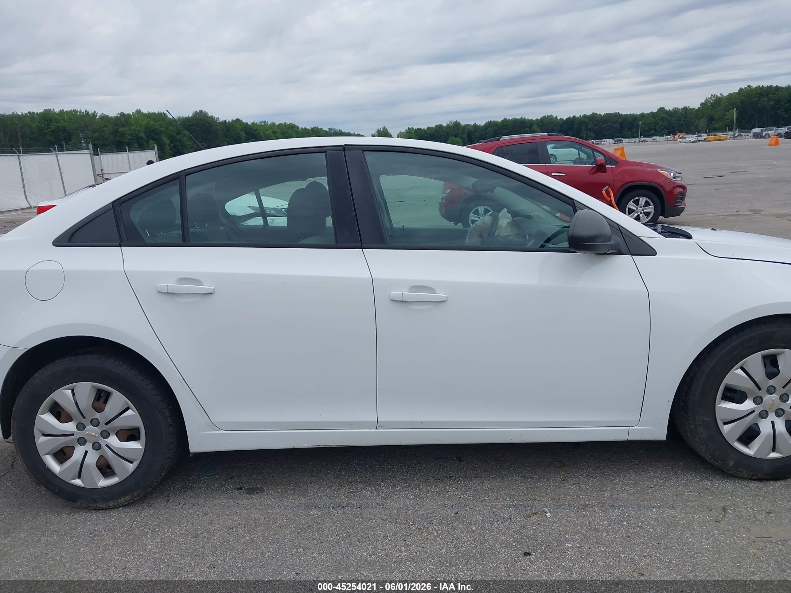 2013 Chevrolet Cruze Ls Auto White vin: 1G1PA5SH3D7153957