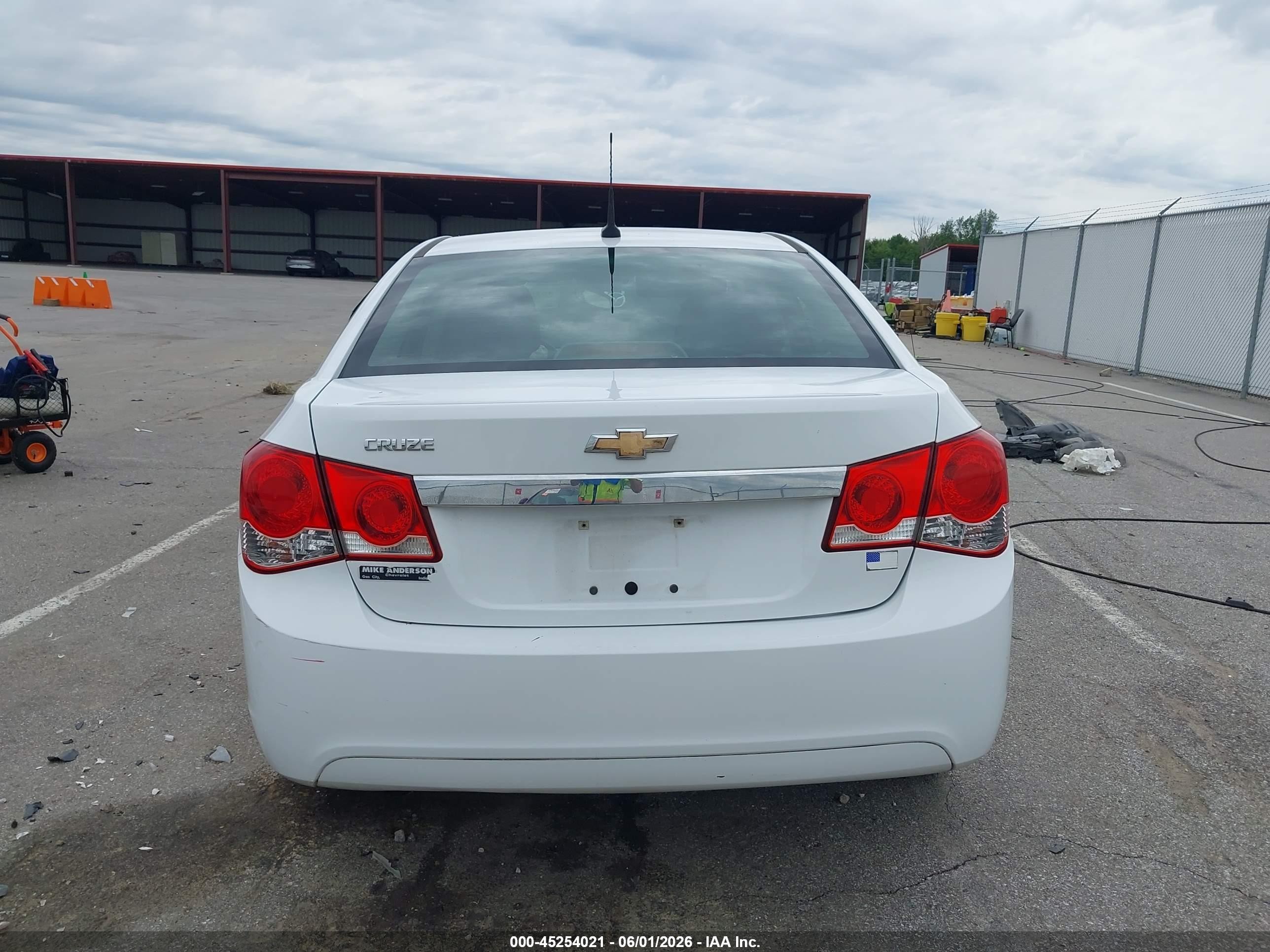 2013 Chevrolet Cruze Ls Auto White vin: 1G1PA5SH3D7153957