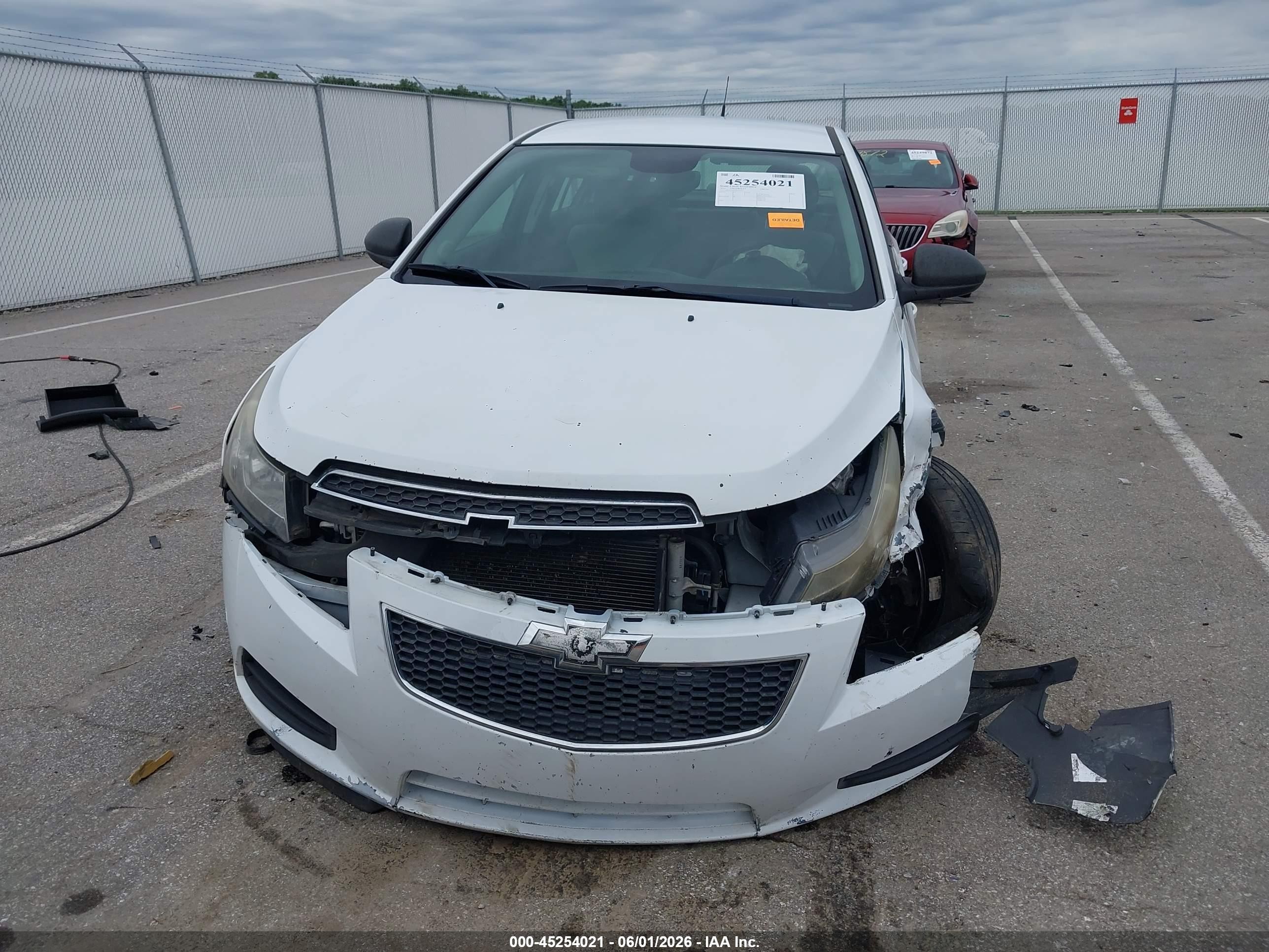 2013 Chevrolet Cruze Ls Auto White vin: 1G1PA5SH3D7153957