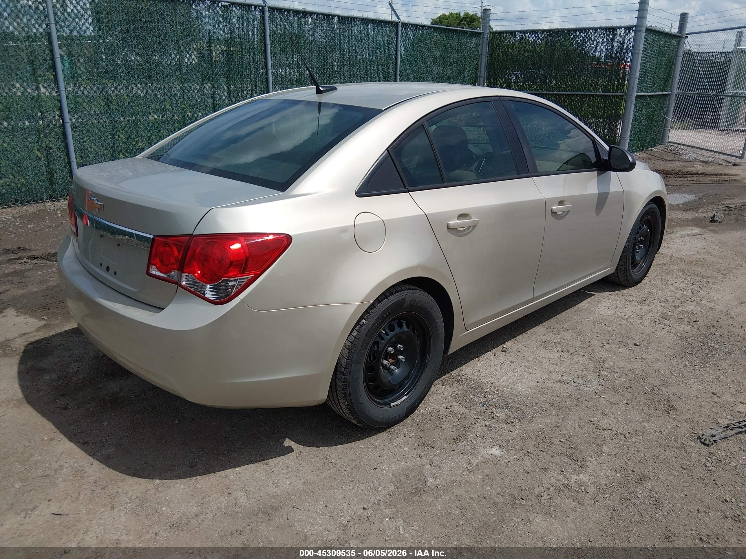 2014 Chevrolet Cruze Ls Auto Бежевый vin: 1G1PA5SH3E7354498