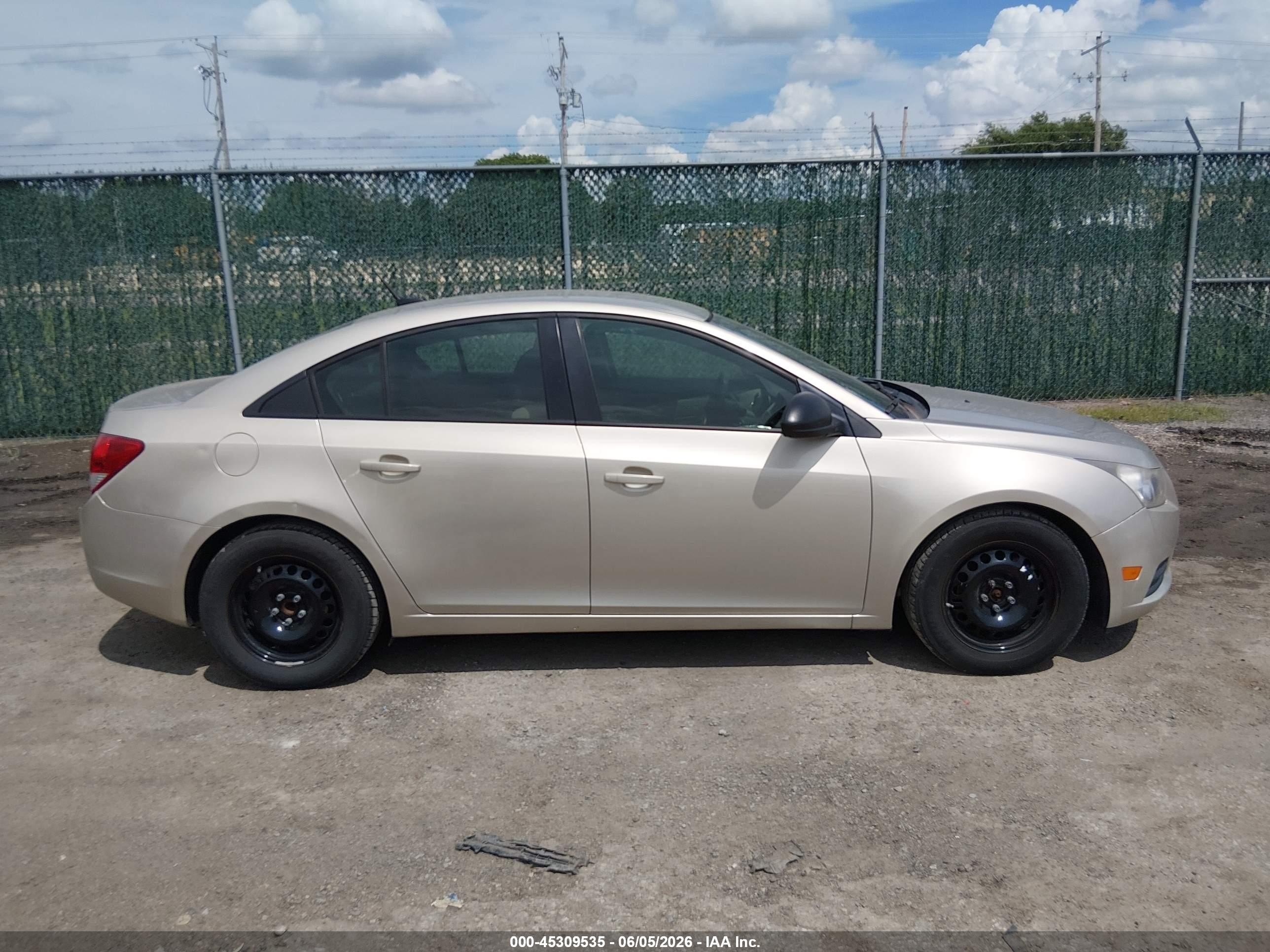 2014 Chevrolet Cruze Ls Auto Бежевый vin: 1G1PA5SH3E7354498