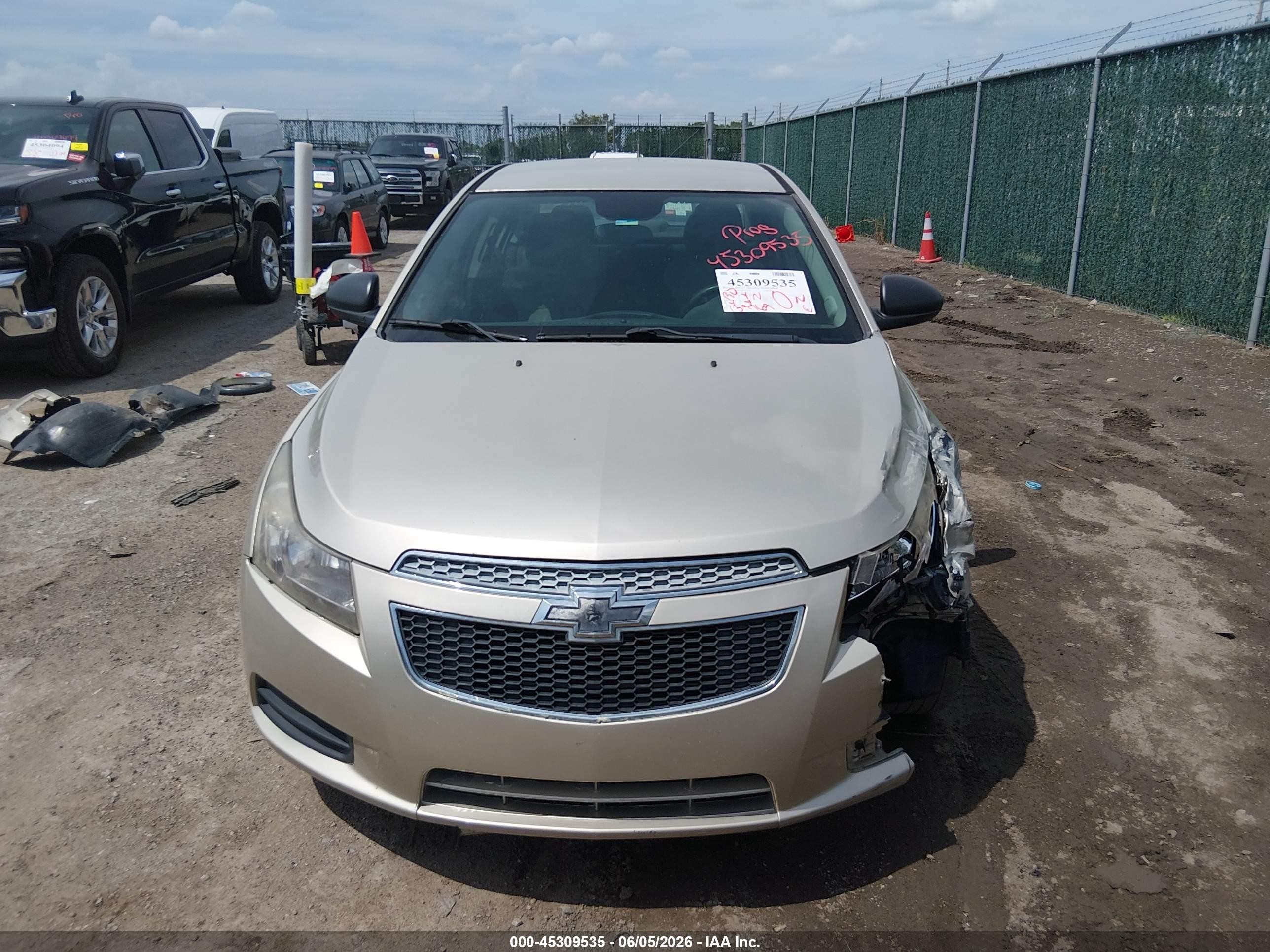 2014 Chevrolet Cruze Ls Auto Бежевый vin: 1G1PA5SH3E7354498