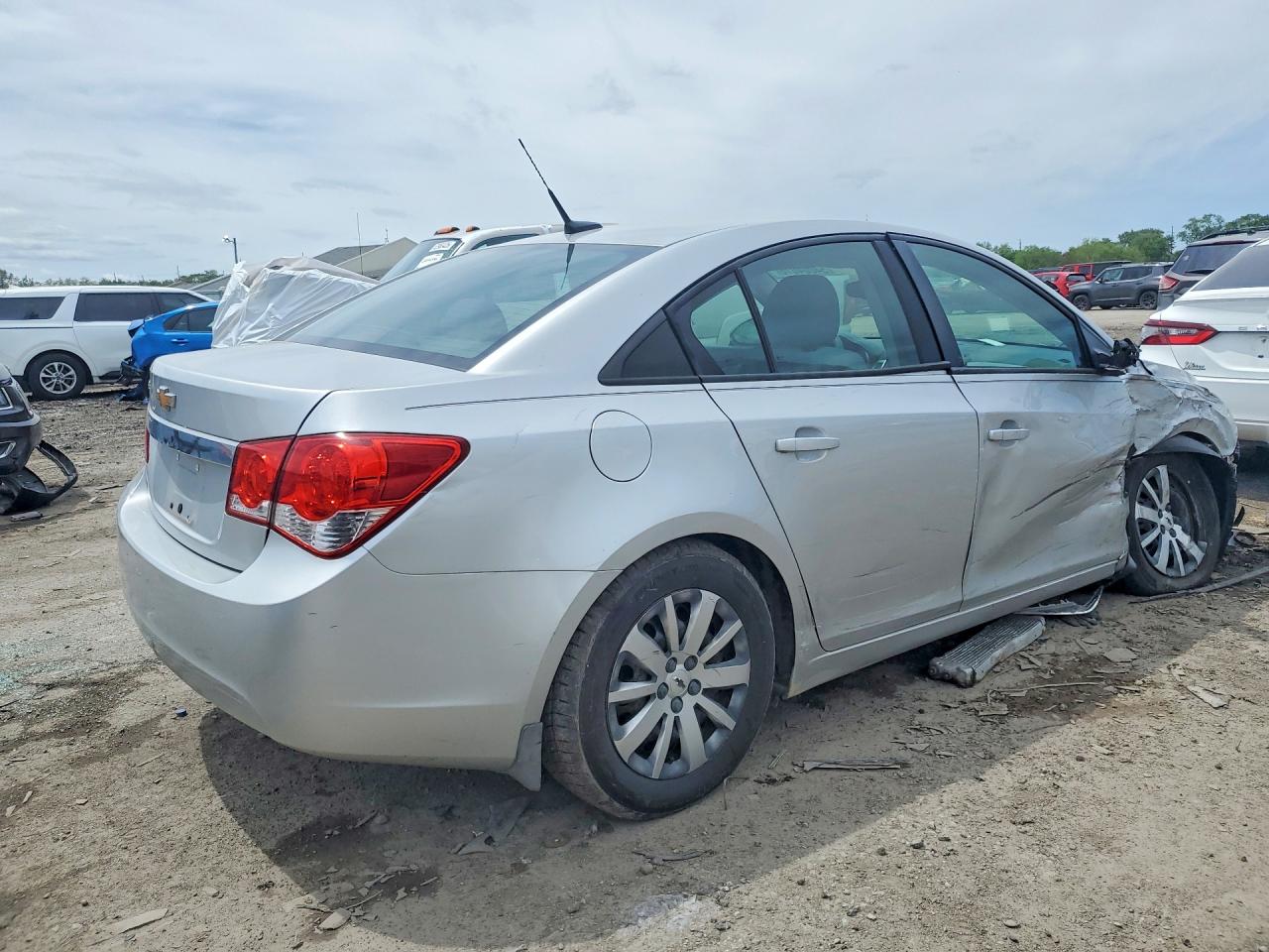 2013 Chevrolet Cruze Ls Silver vin: 1G1PA5SH4D7229458