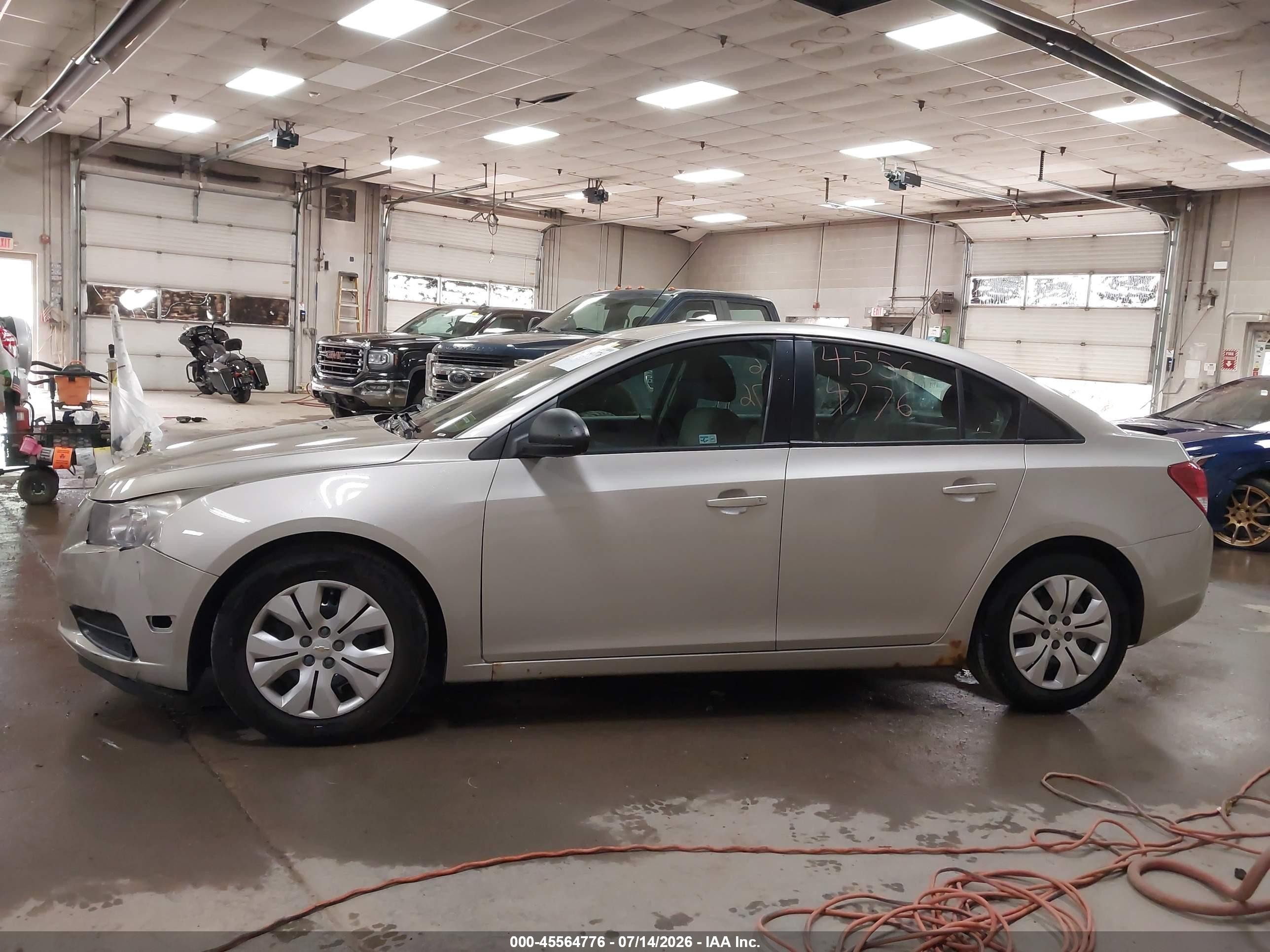 2013 Chevrolet Cruze Ls Auto Золотой vin: 1G1PA5SH4D7302618