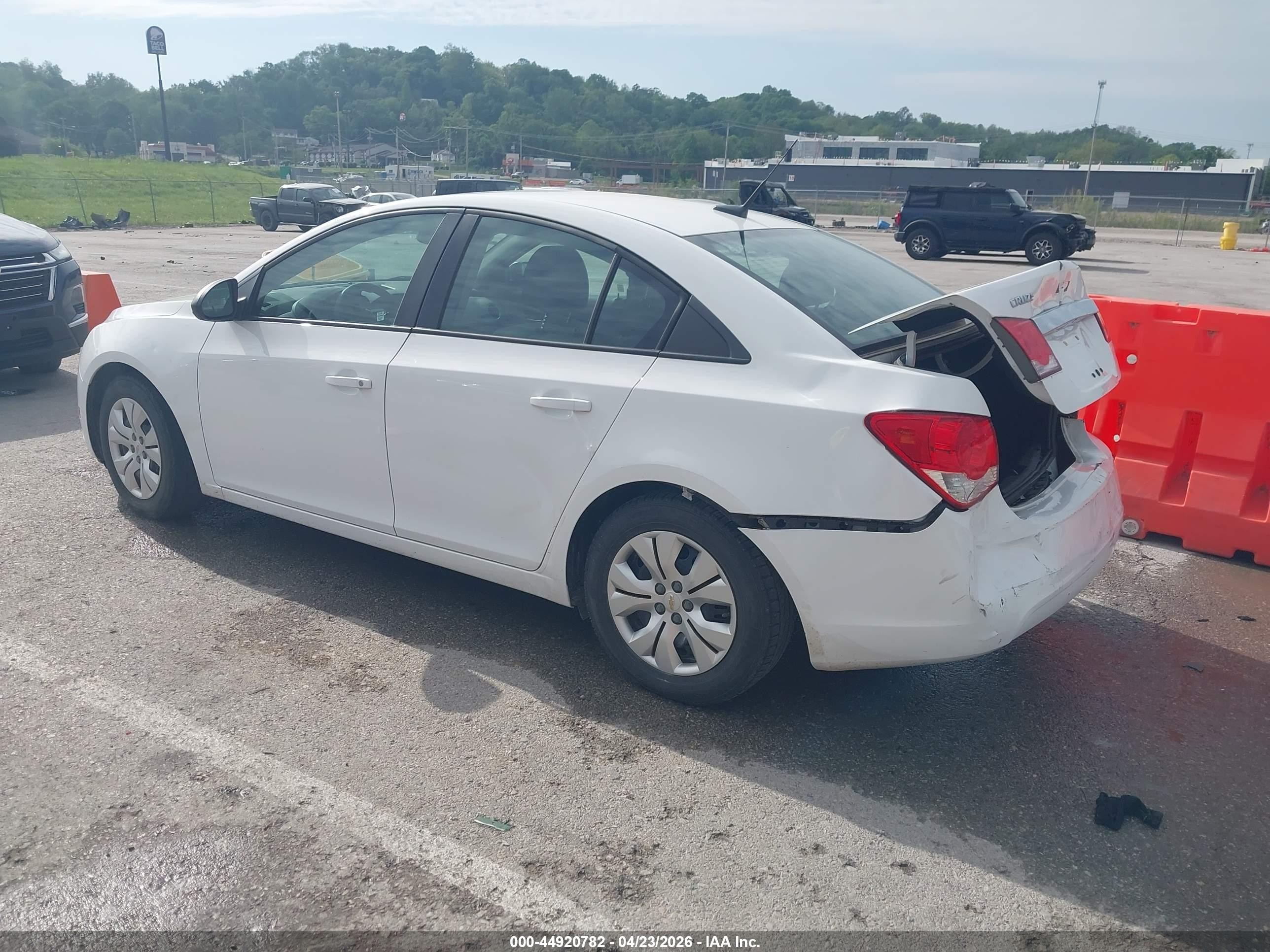 2014 Chevrolet Cruze Ls Auto White vin: 1G1PA5SH4E7231325