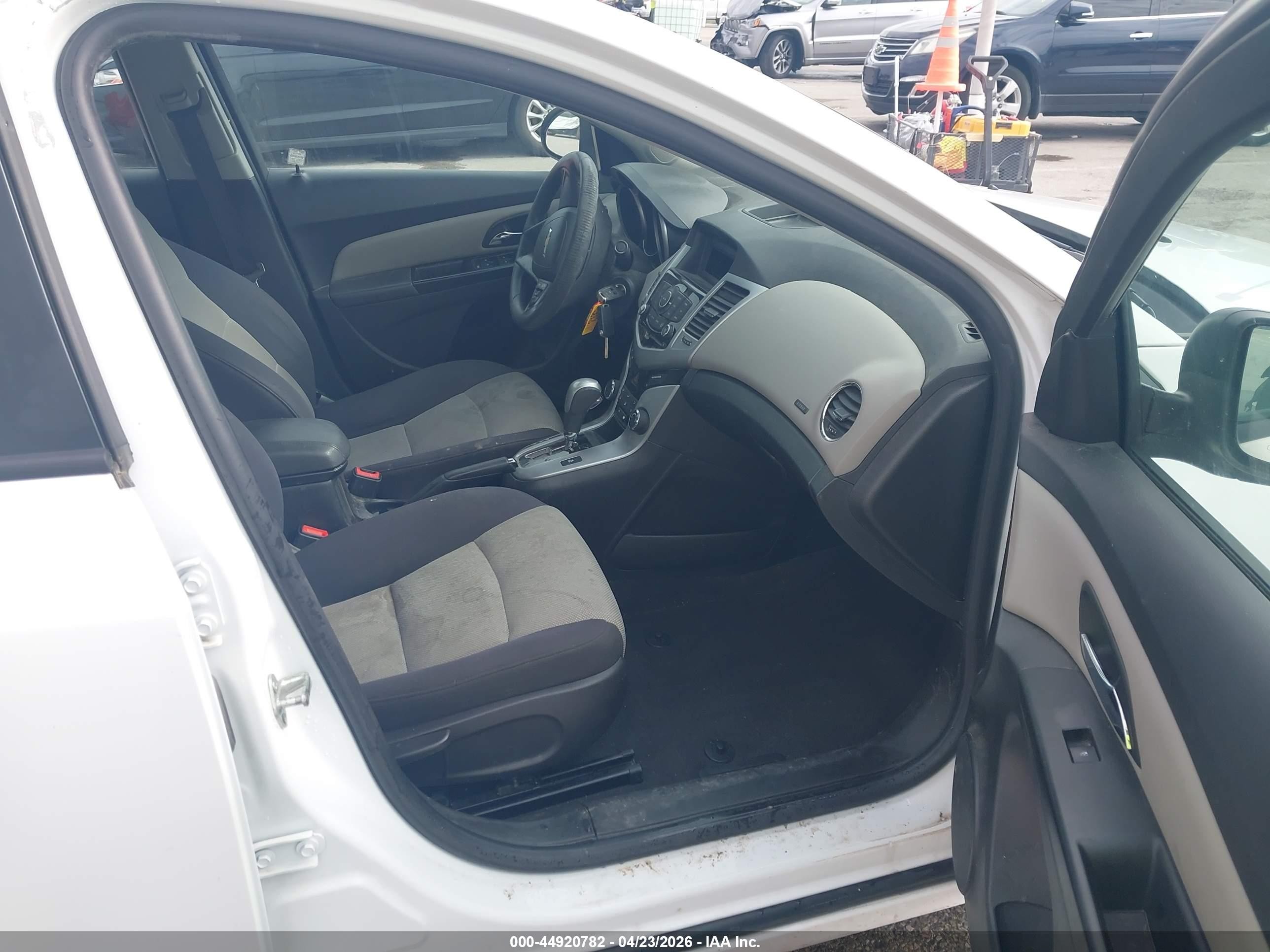 2014 Chevrolet Cruze Ls Auto White vin: 1G1PA5SH4E7231325