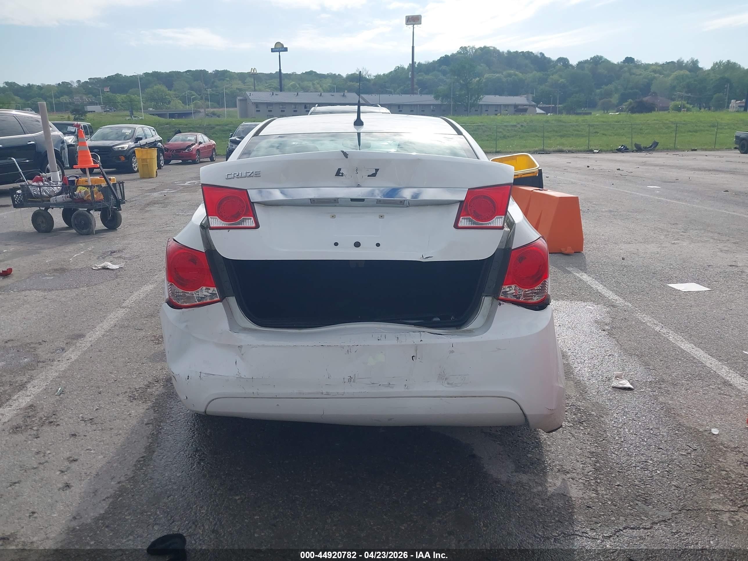 2014 Chevrolet Cruze Ls Auto White vin: 1G1PA5SH4E7231325