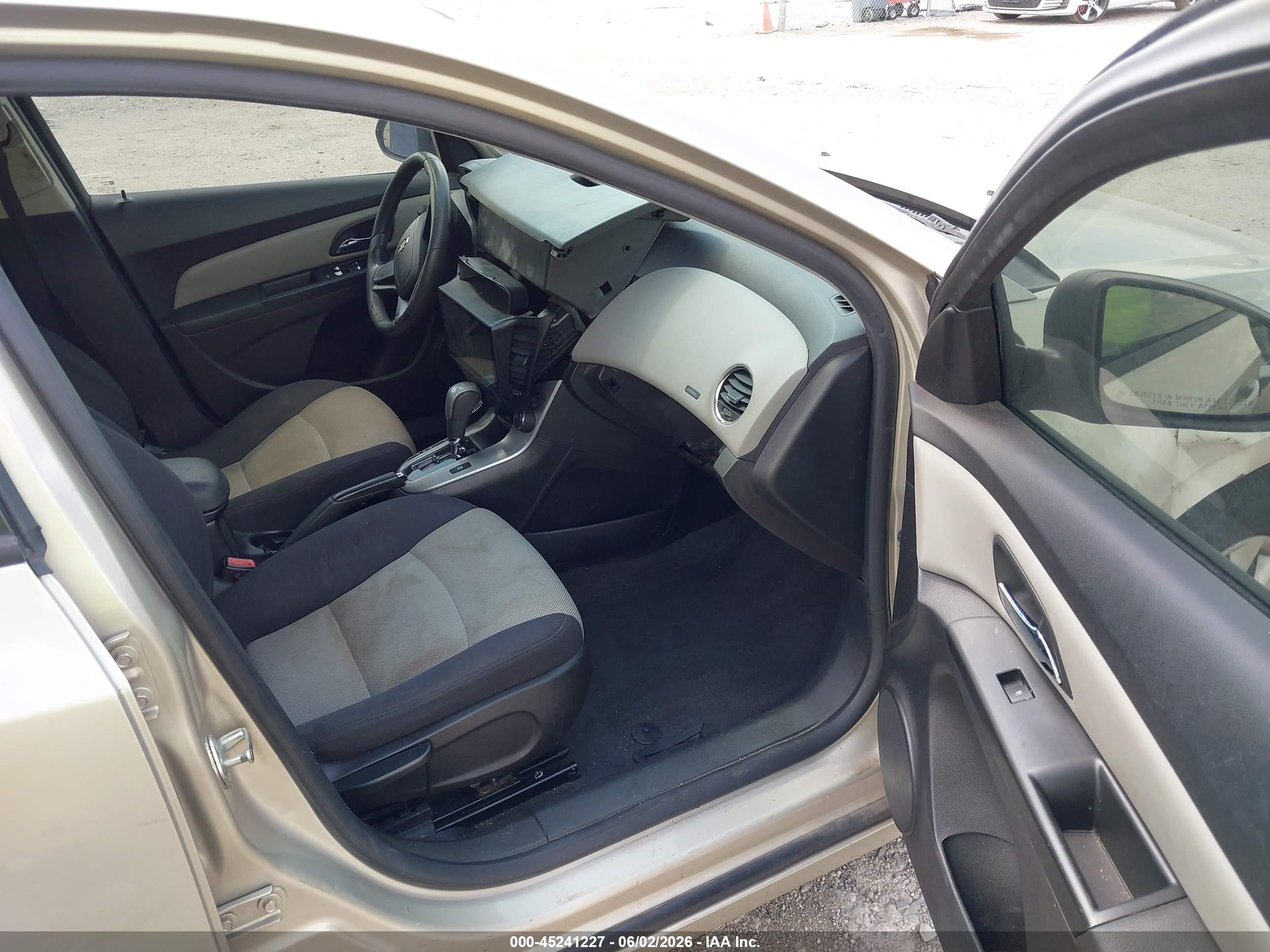 2013 Chevrolet Cruze Ls Auto Tan vin: 1G1PA5SH5D7167245
