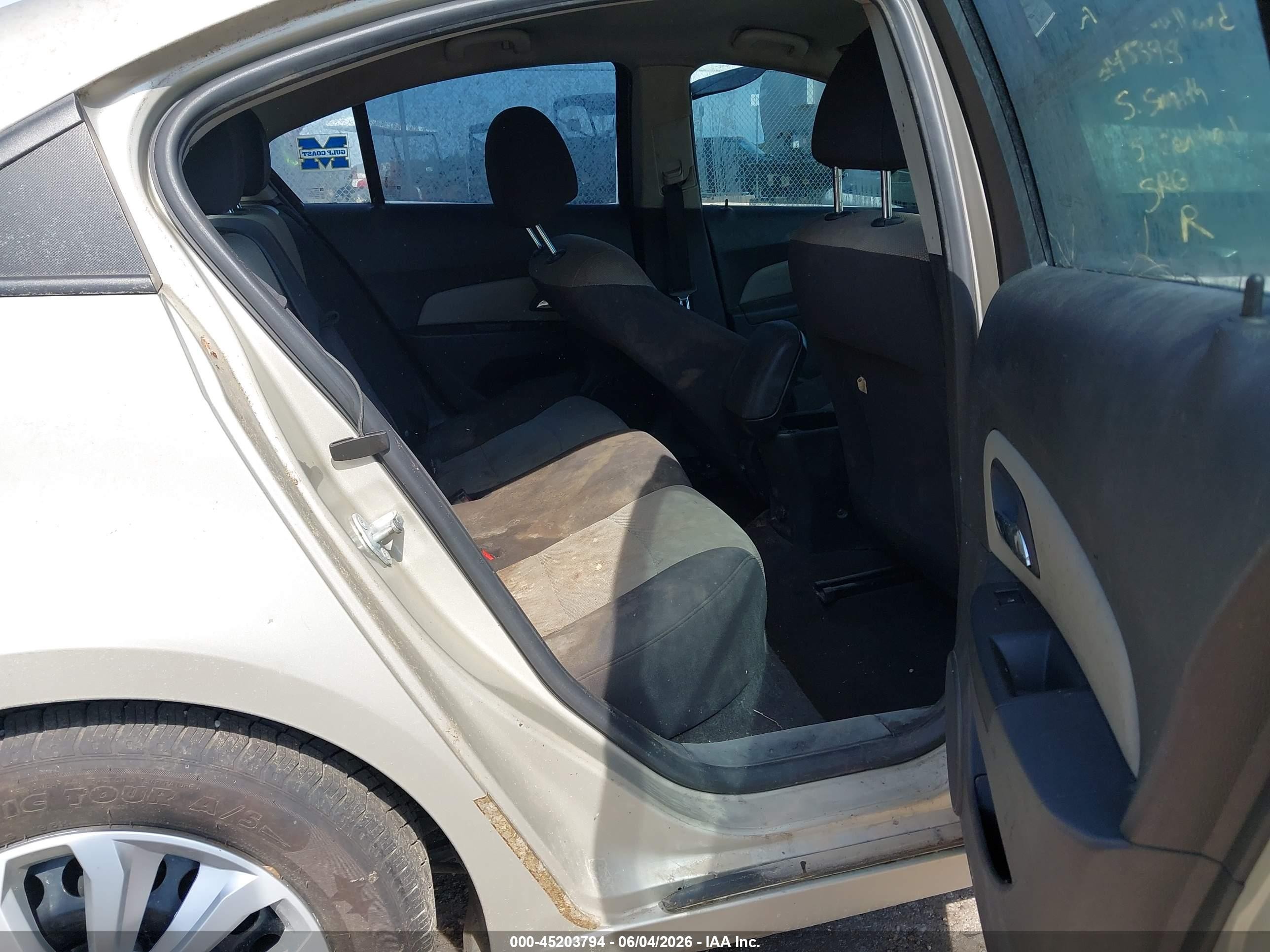 2013 Chevrolet Cruze Ls Auto Silver vin: 1G1PA5SH5D7243398