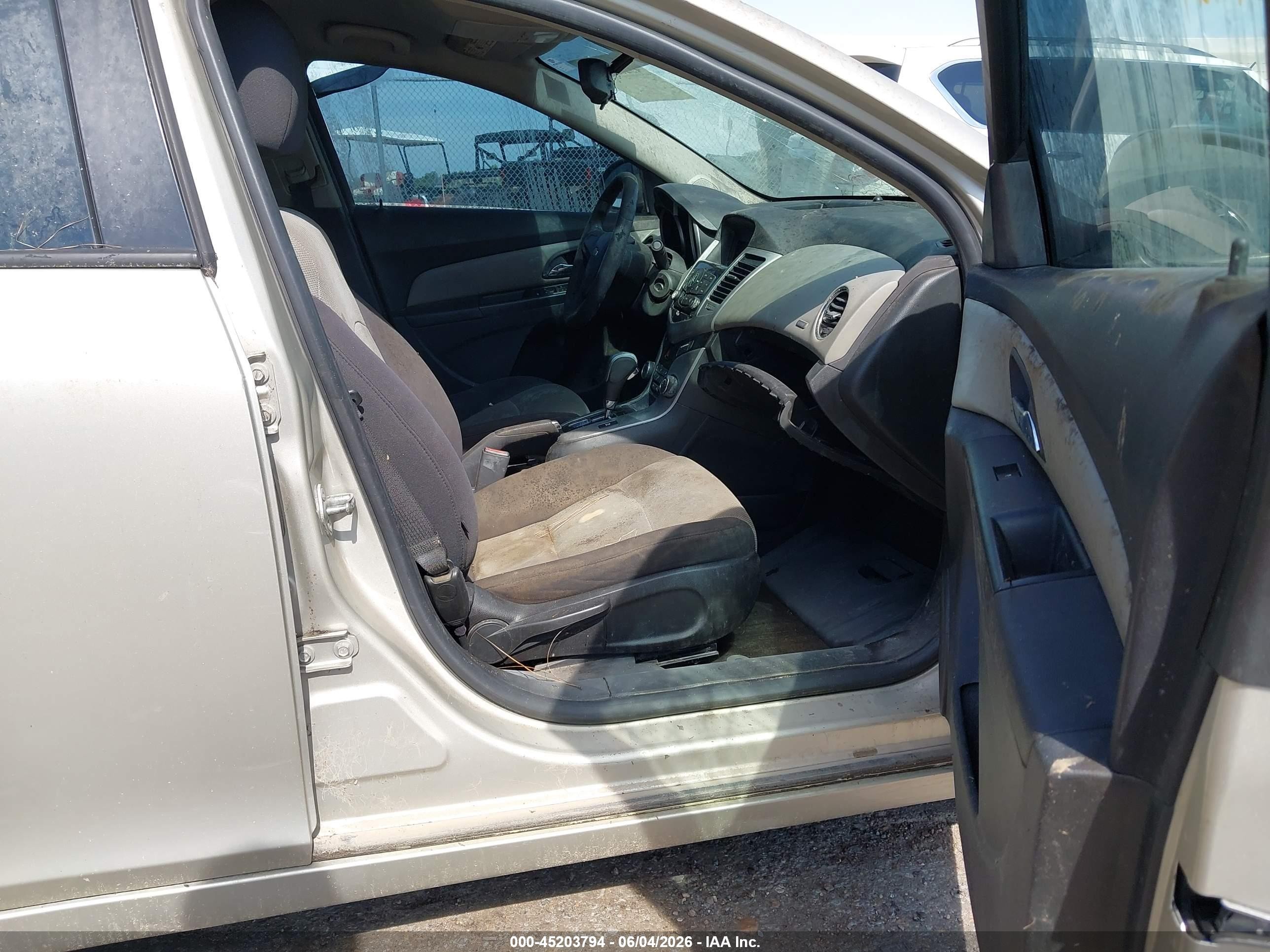 2013 Chevrolet Cruze Ls Auto Silver vin: 1G1PA5SH5D7243398