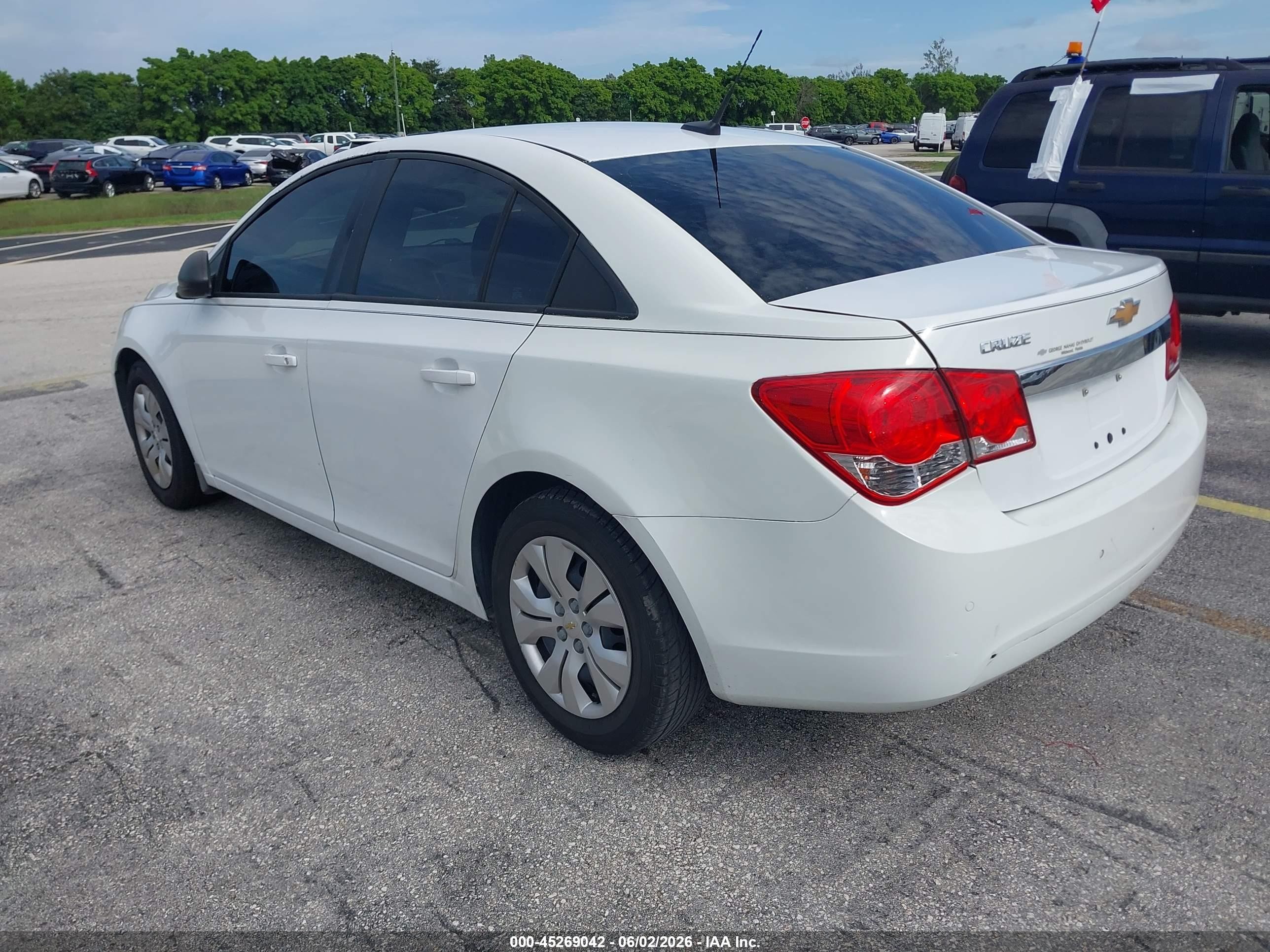 2014 Chevrolet Cruze Ls Auto White vin: 1G1PA5SH5E7393609
