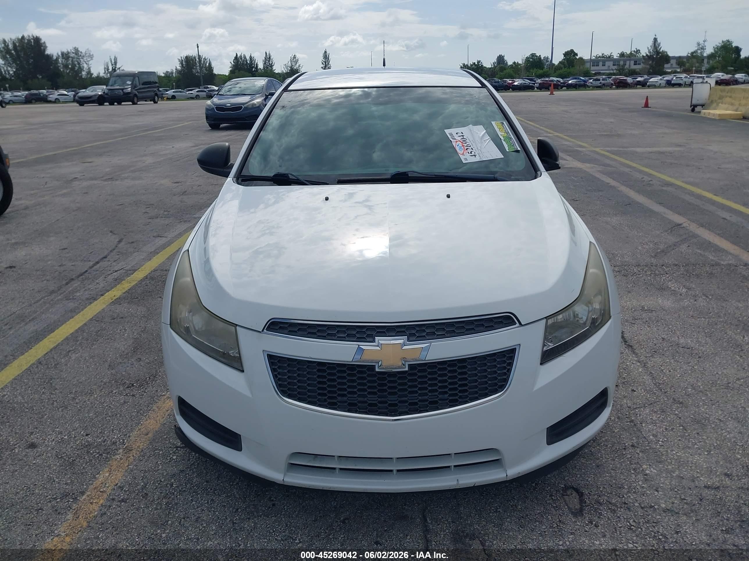 2014 Chevrolet Cruze Ls Auto White vin: 1G1PA5SH5E7393609