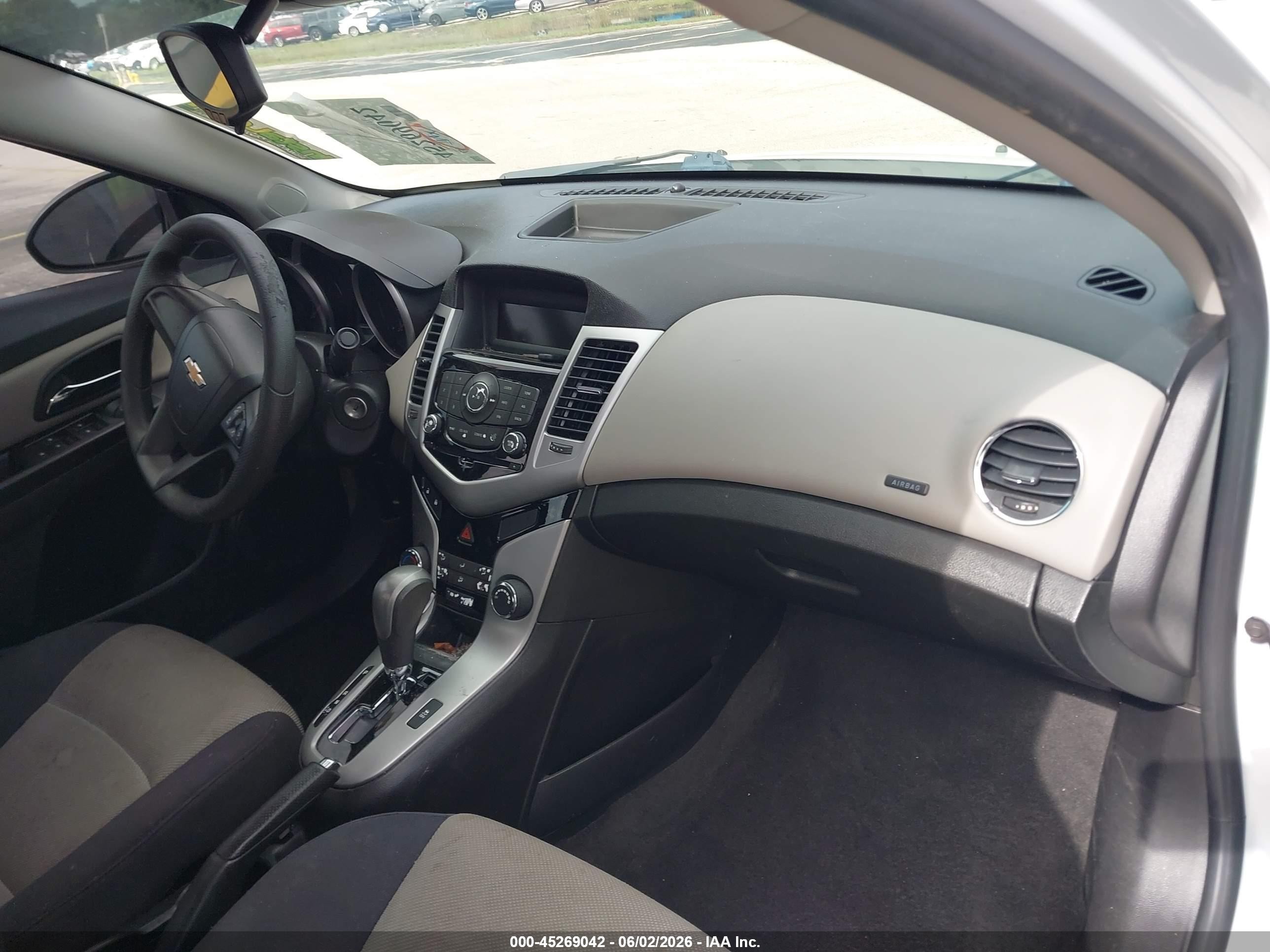 2014 Chevrolet Cruze Ls Auto White vin: 1G1PA5SH5E7393609