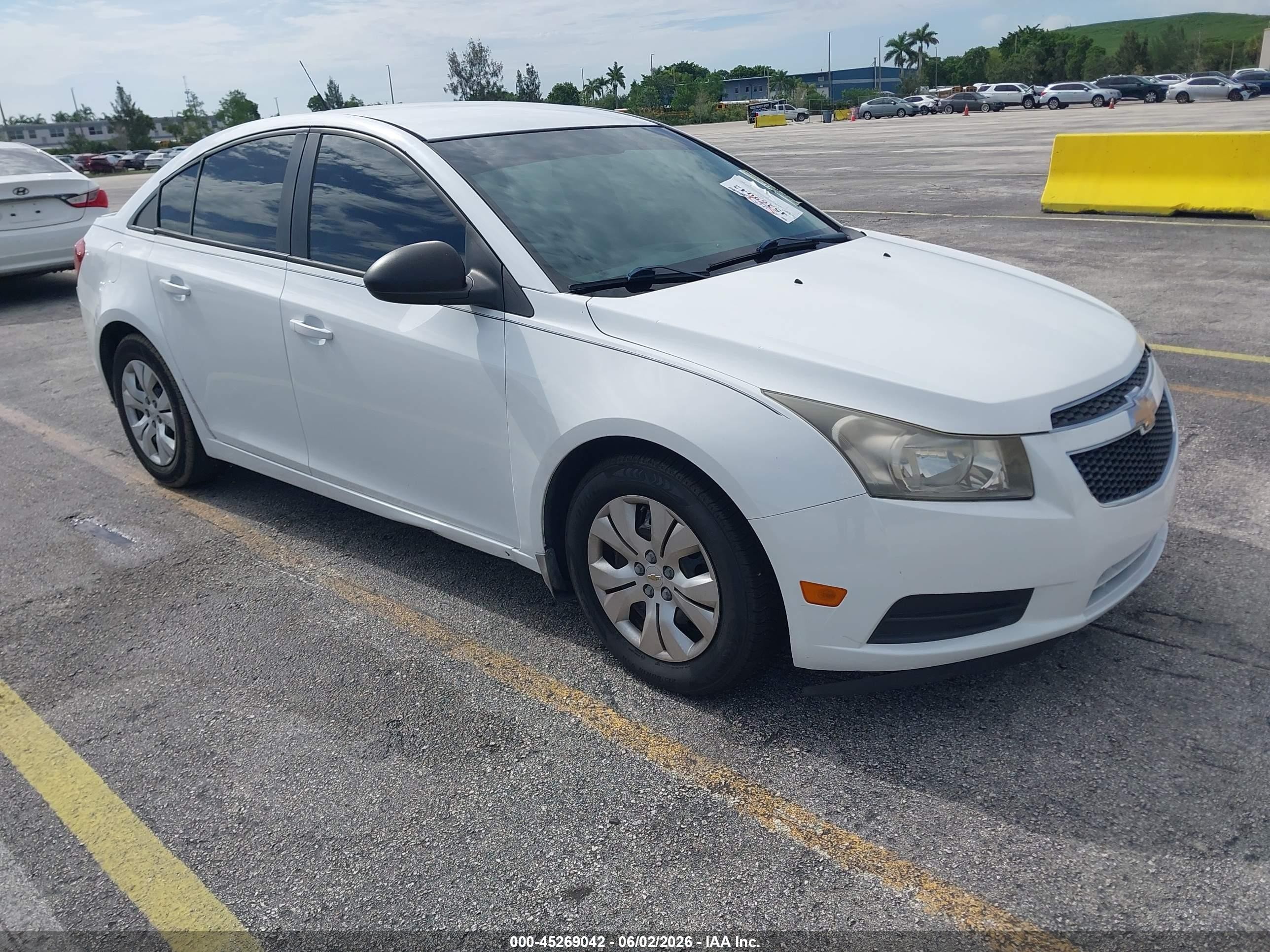 2014 Chevrolet Cruze Ls Auto White vin: 1G1PA5SH5E7393609