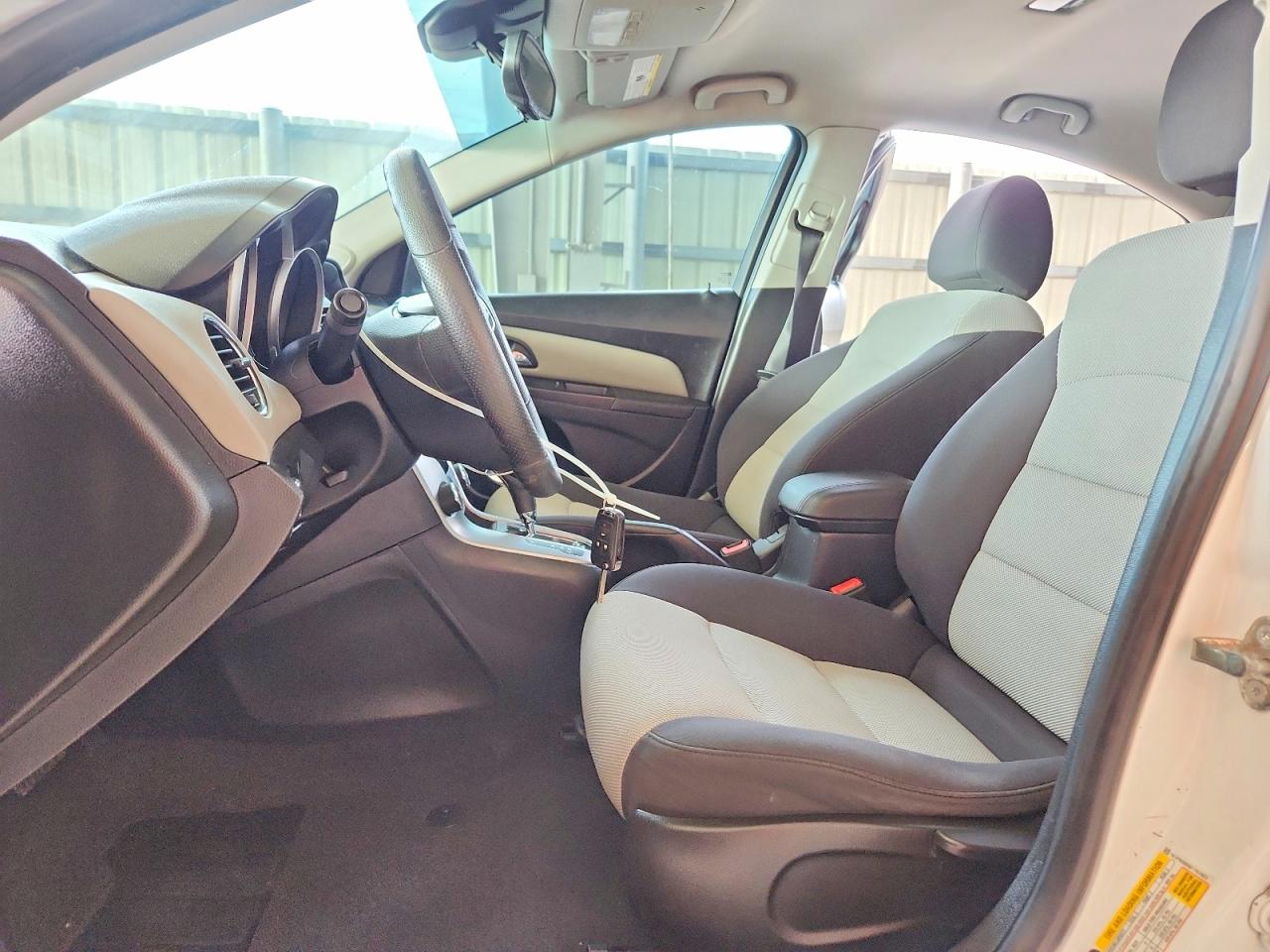 2015 Chevrolet Cruze Ls White vin: 1G1PA5SH5F7151923