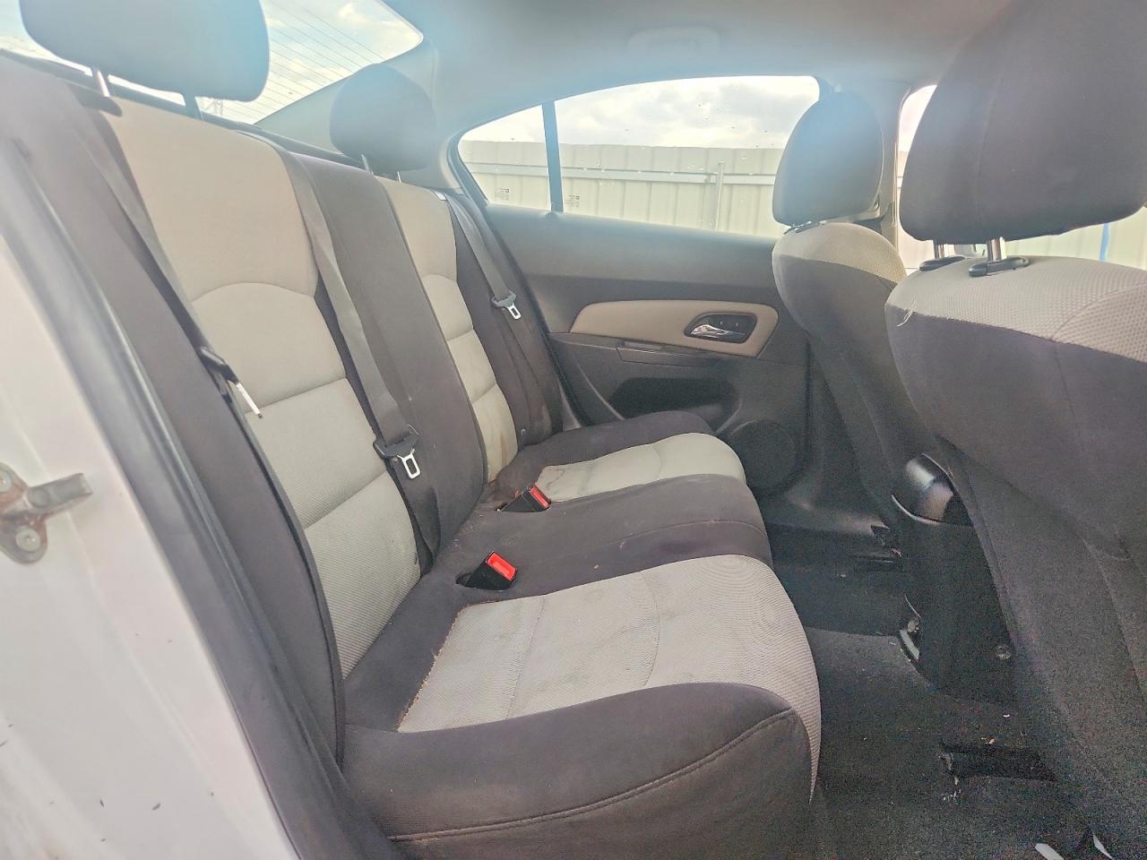 2015 Chevrolet Cruze Ls White vin: 1G1PA5SH5F7167488