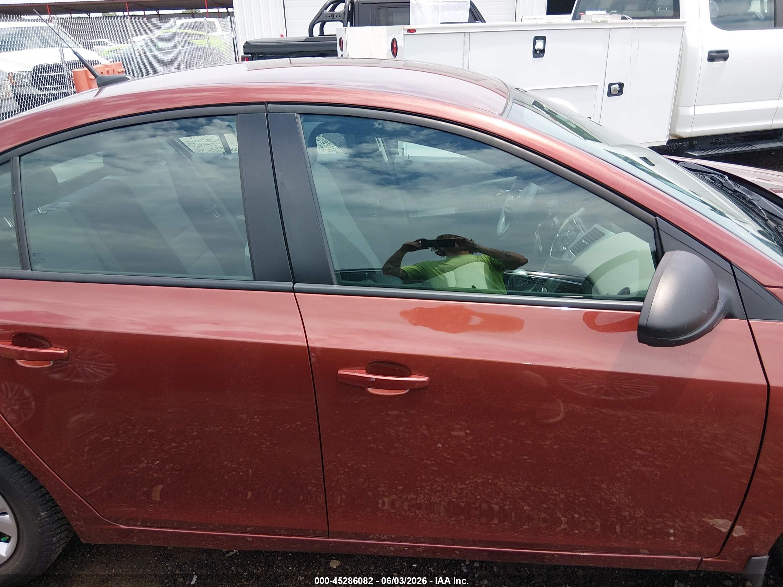 2013 Chevrolet Cruze Ls Auto Red vin: 1G1PA5SH6D7169862