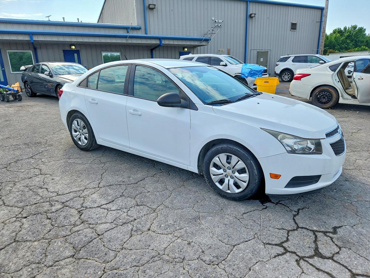 2014 Chevrolet Cruze Ls White vin: 1G1PA5SH6E7390475