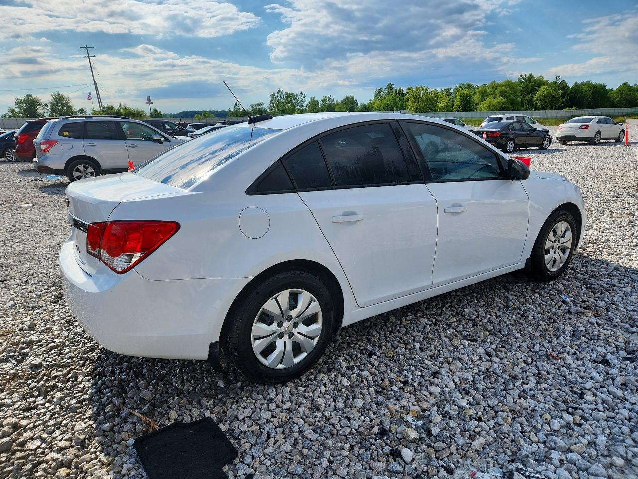 2015 Chevrolet Cruze Ls White vin: 1G1PA5SH6F7120731