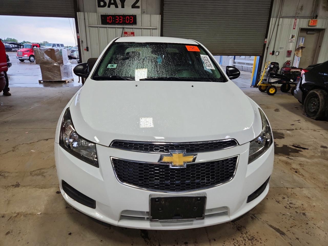 2014 Chevrolet Cruze Ls White vin: 1G1PA5SH7E7173825