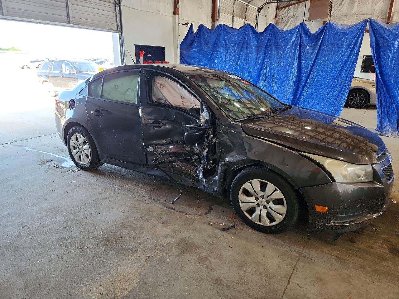 2014 Chevrolet Cruze Ls Gray vin: 1G1PA5SH7E7188261