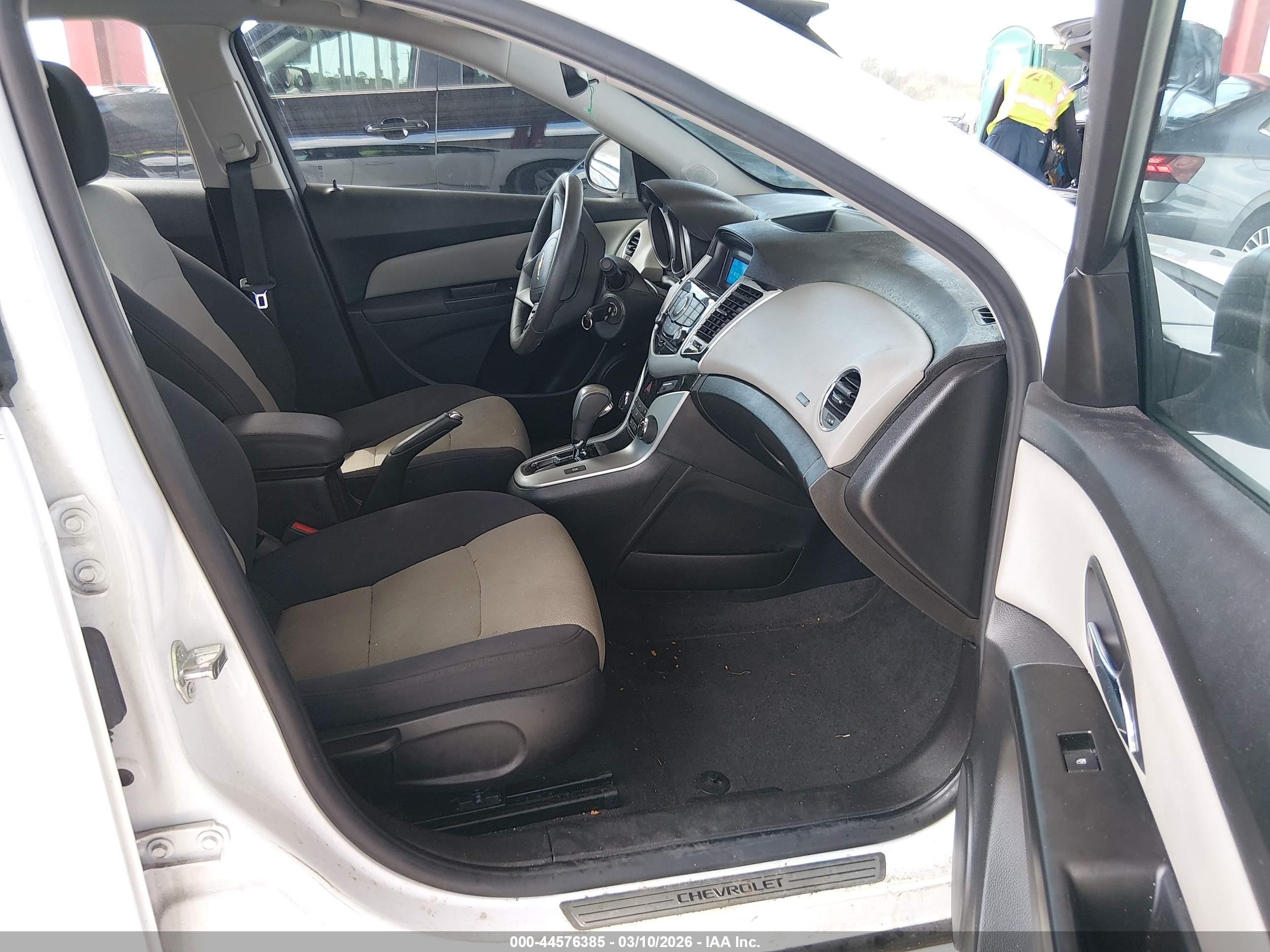 2014 Chevrolet Cruze Ls Auto White vin: 1G1PA5SH7E7215006