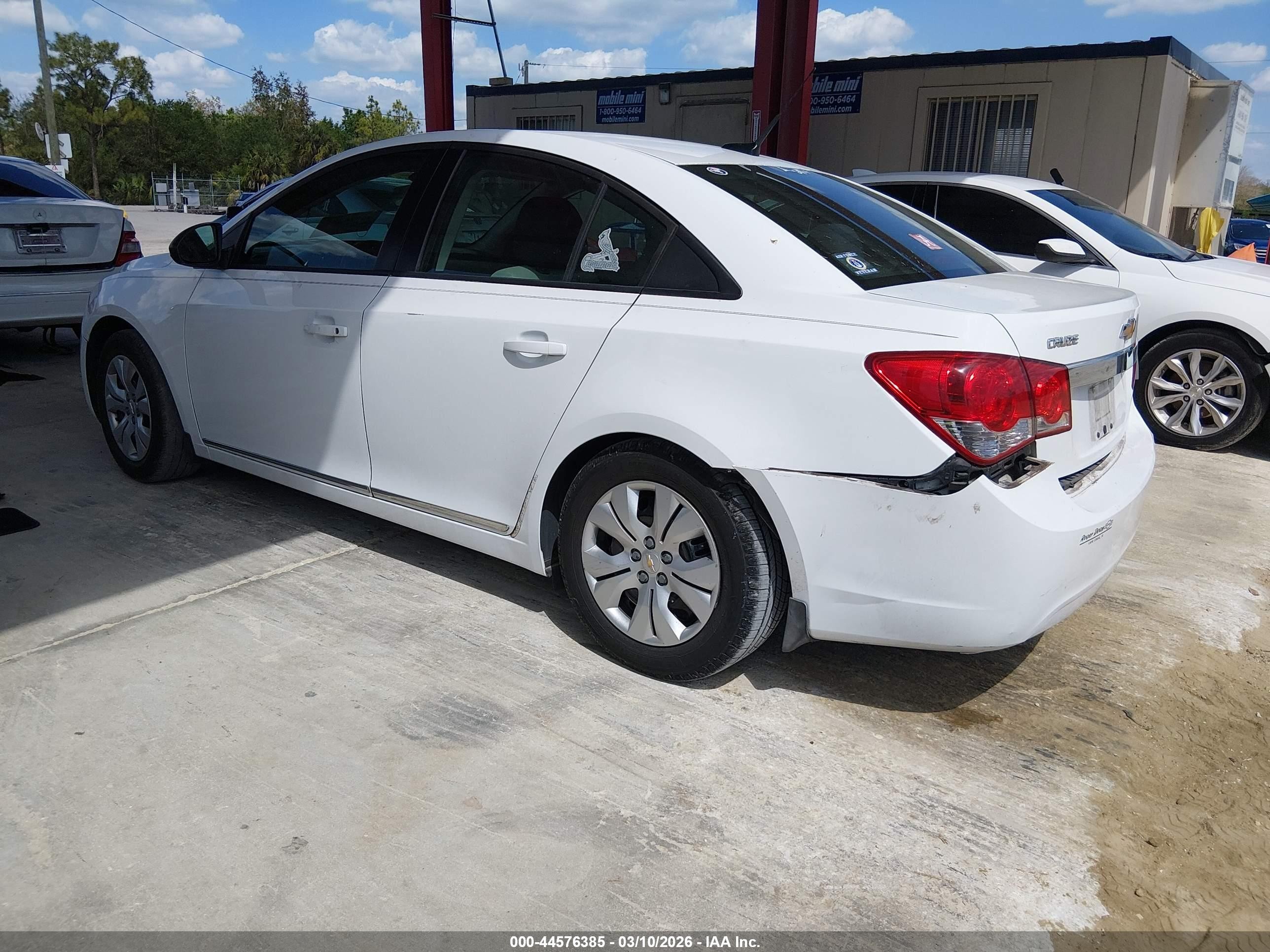 2014 Chevrolet Cruze Ls Auto White vin: 1G1PA5SH7E7215006