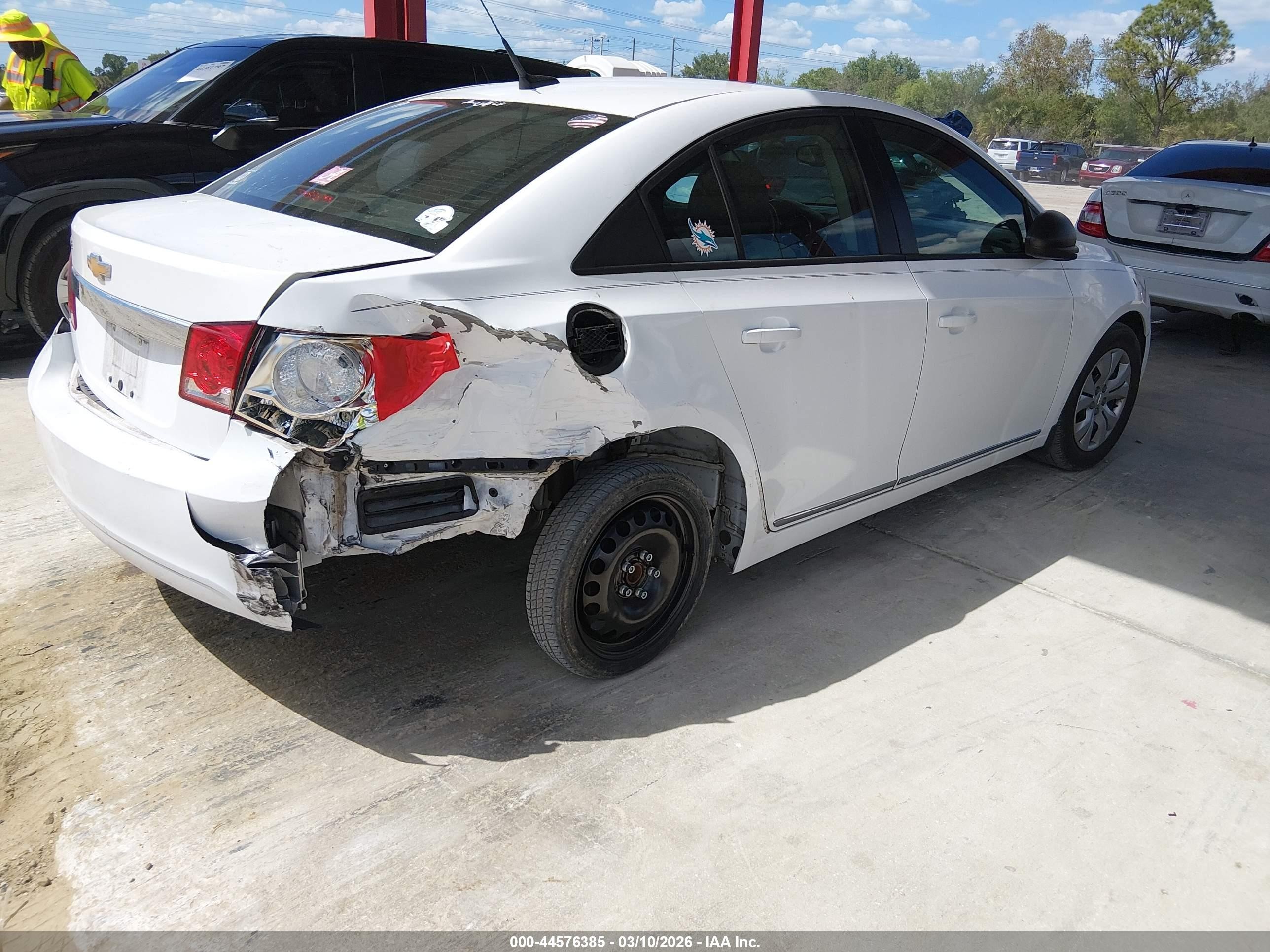 2014 Chevrolet Cruze Ls Auto White vin: 1G1PA5SH7E7215006