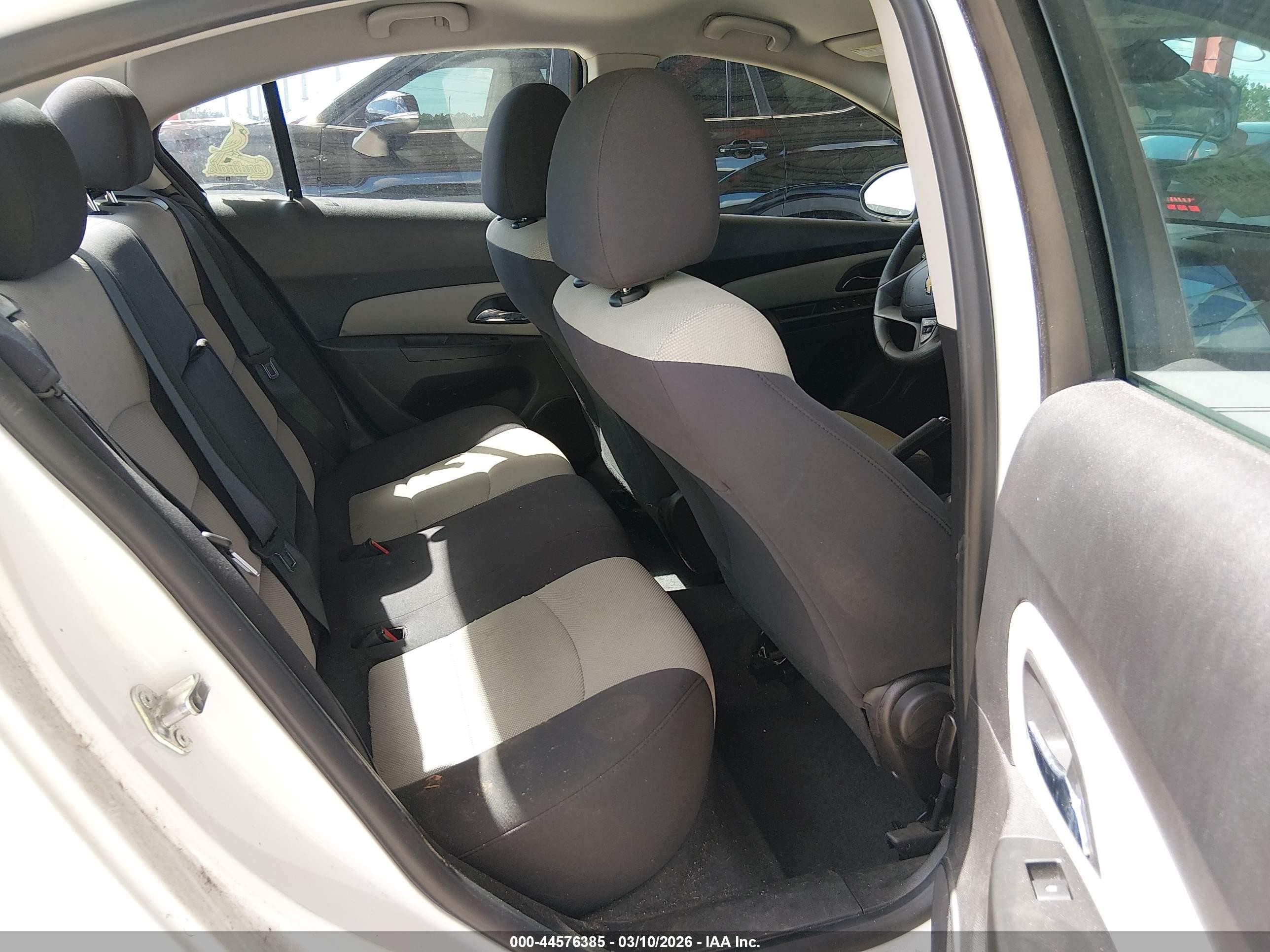 2014 Chevrolet Cruze Ls Auto White vin: 1G1PA5SH7E7215006