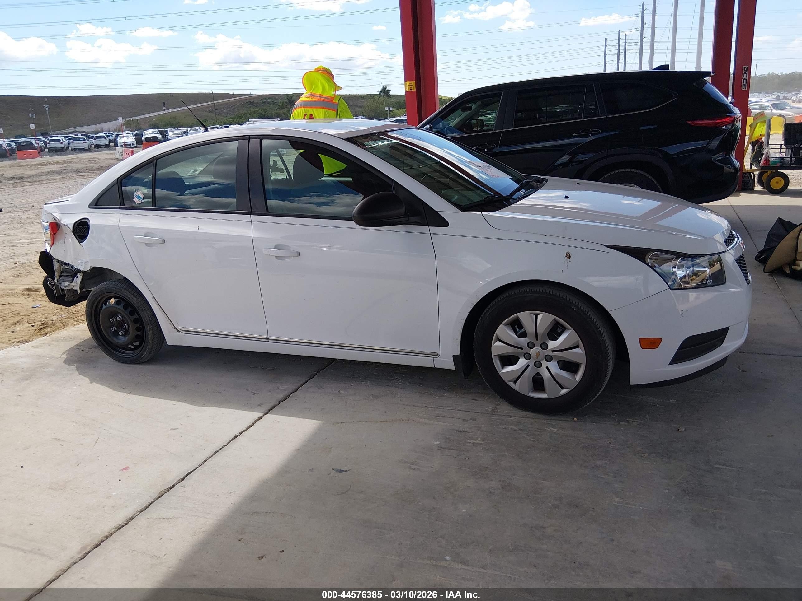 2014 Chevrolet Cruze Ls Auto White vin: 1G1PA5SH7E7215006